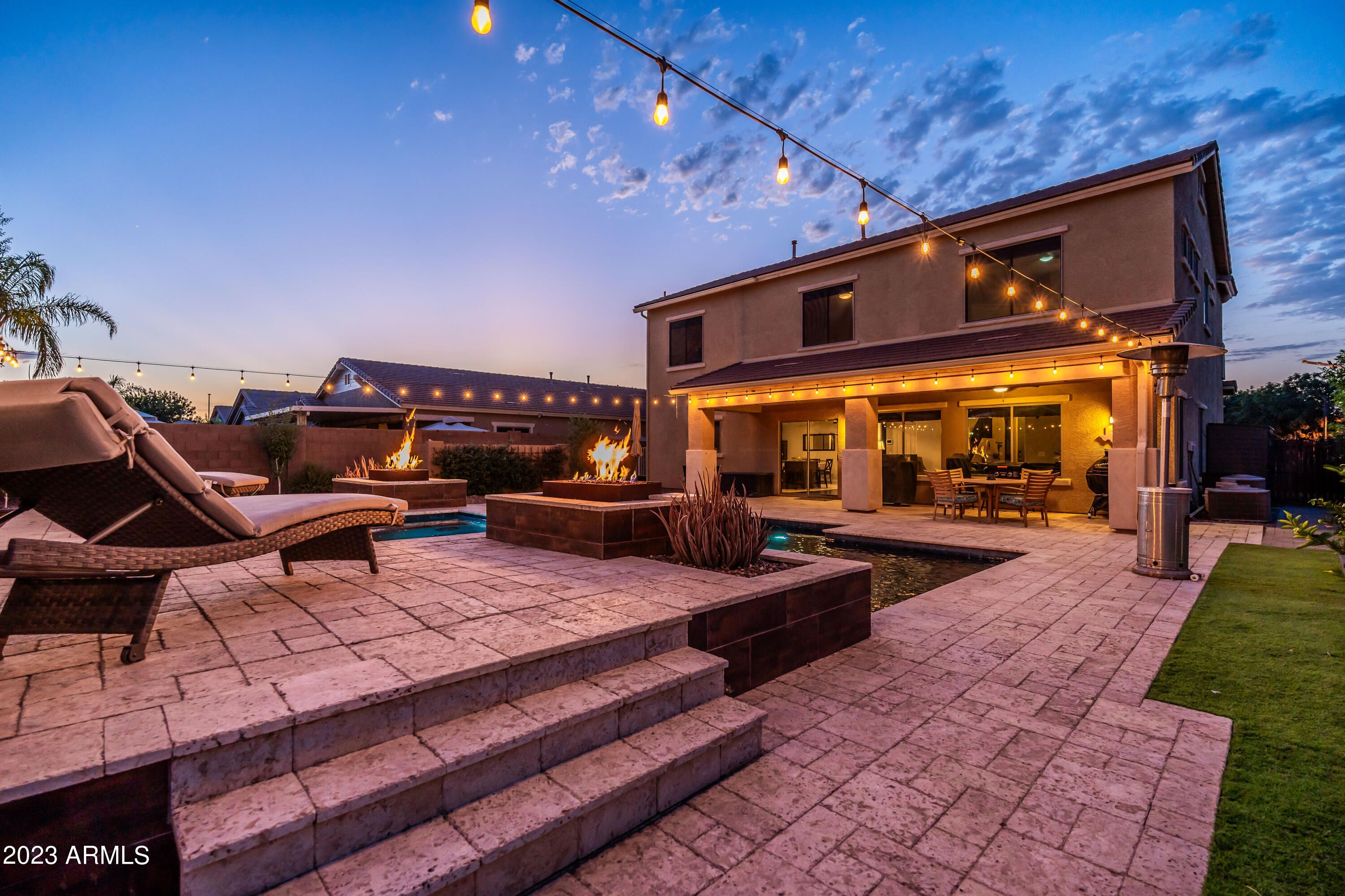 2915 E TRIGGER Way