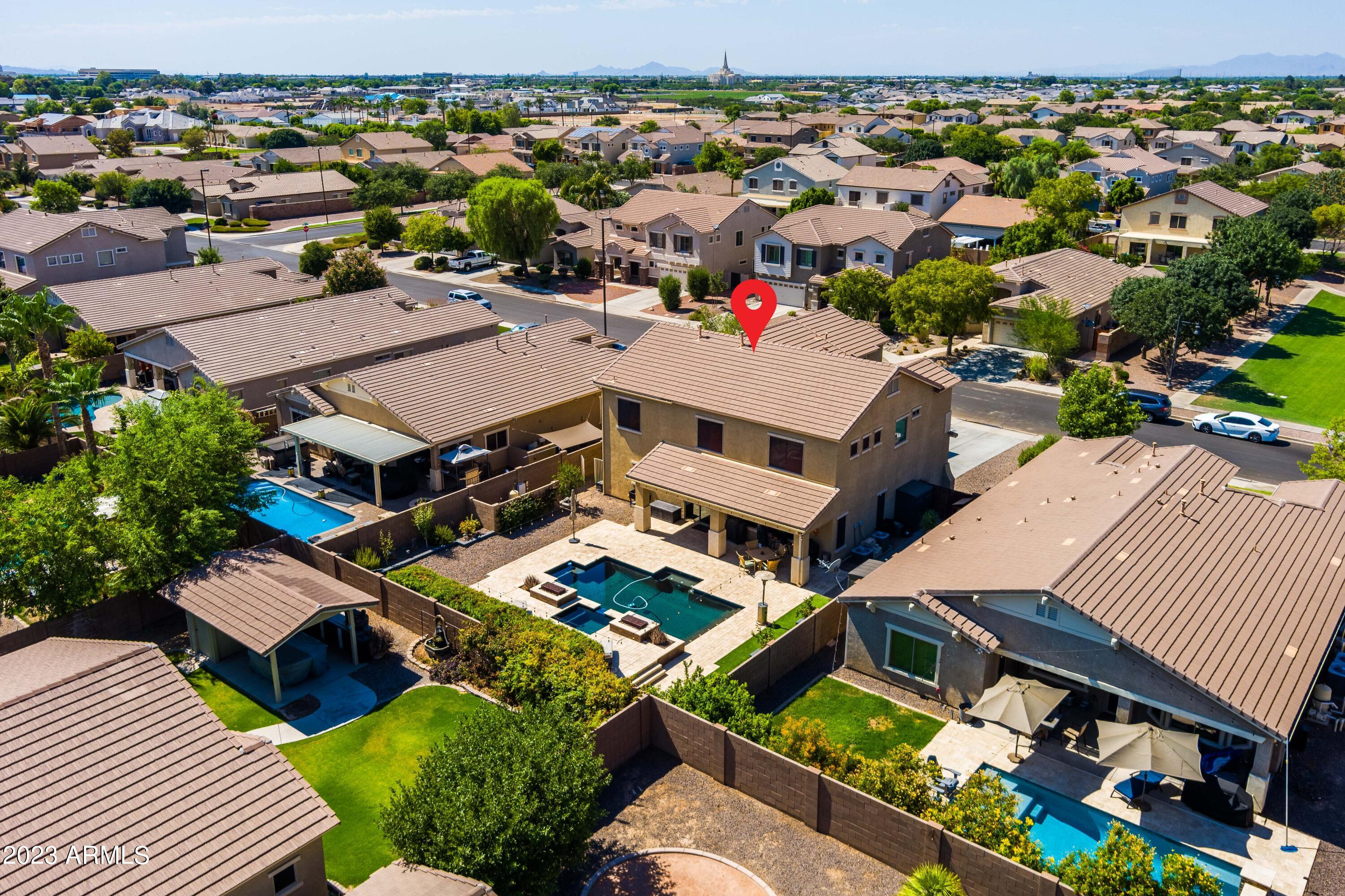2915 E TRIGGER Way