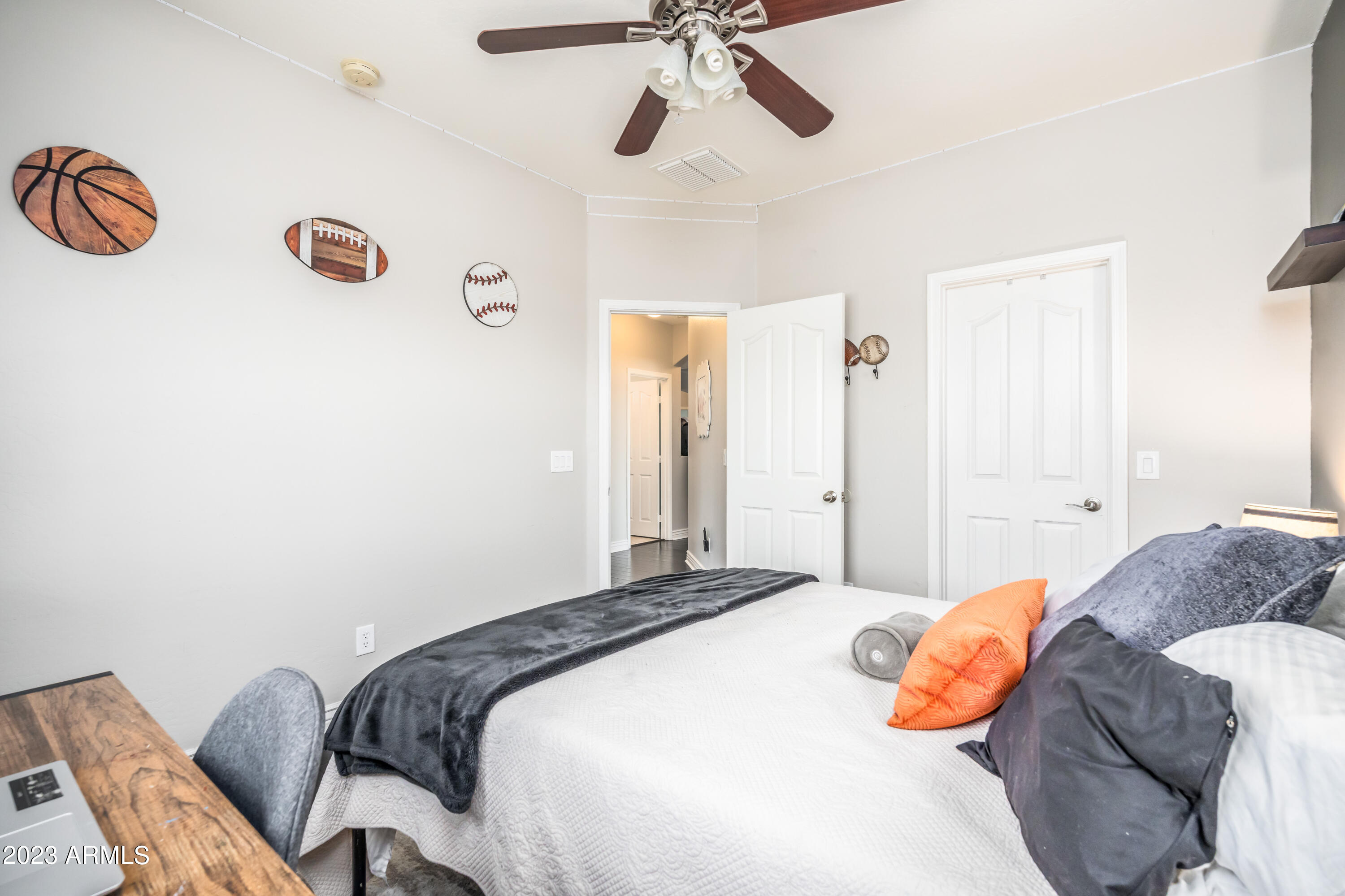 2915 E TRIGGER Way