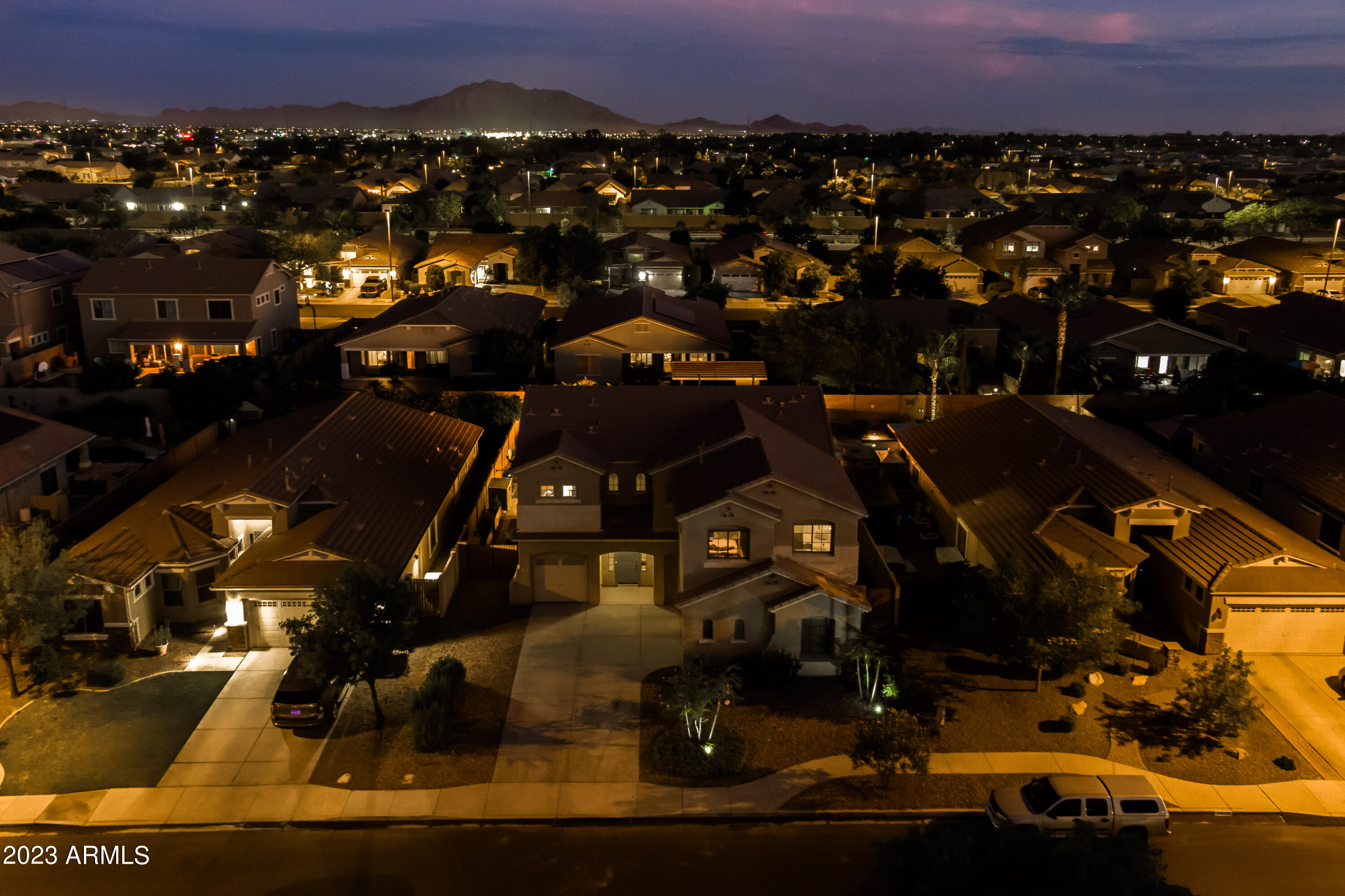 2915 E TRIGGER Way