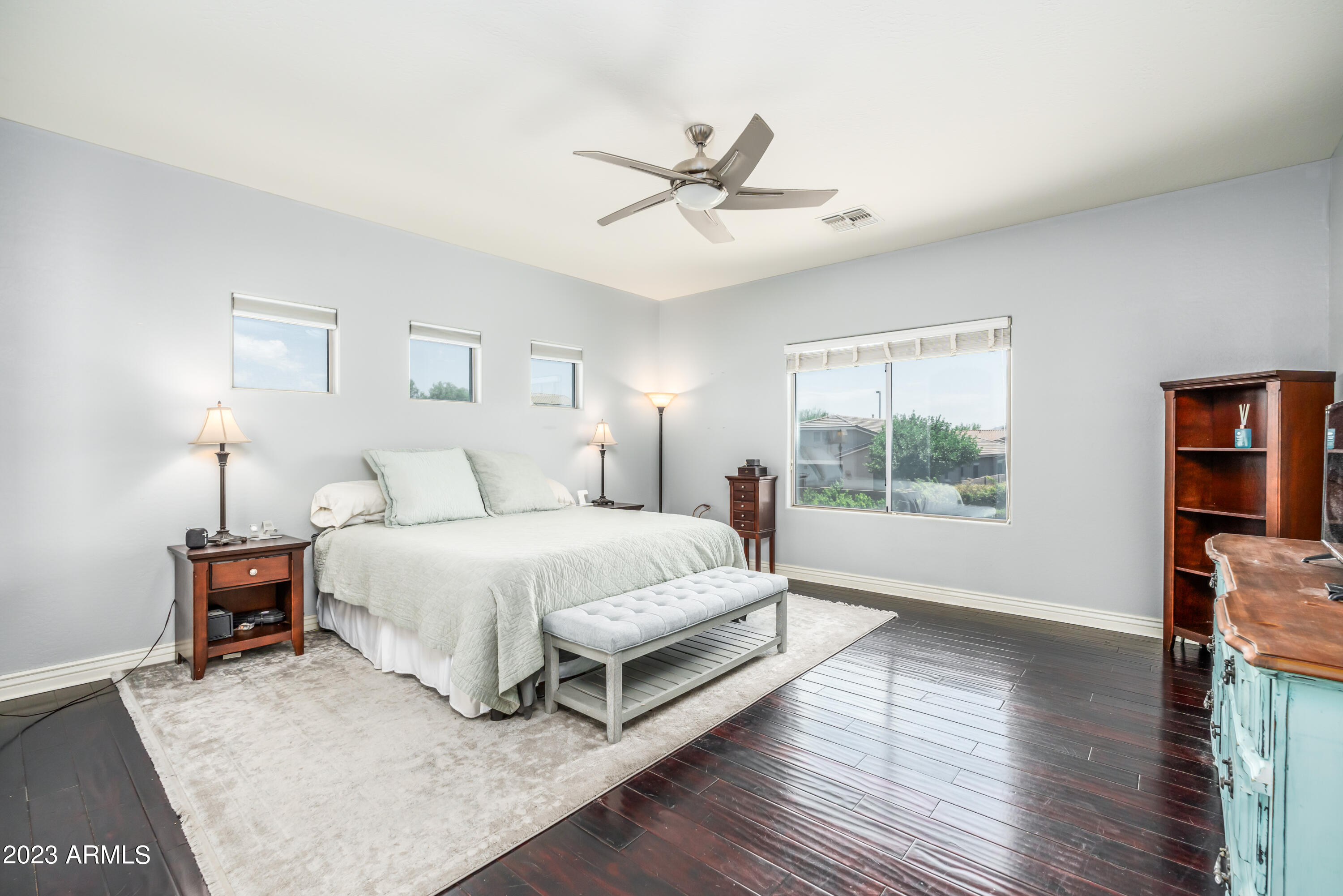 2915 E TRIGGER Way