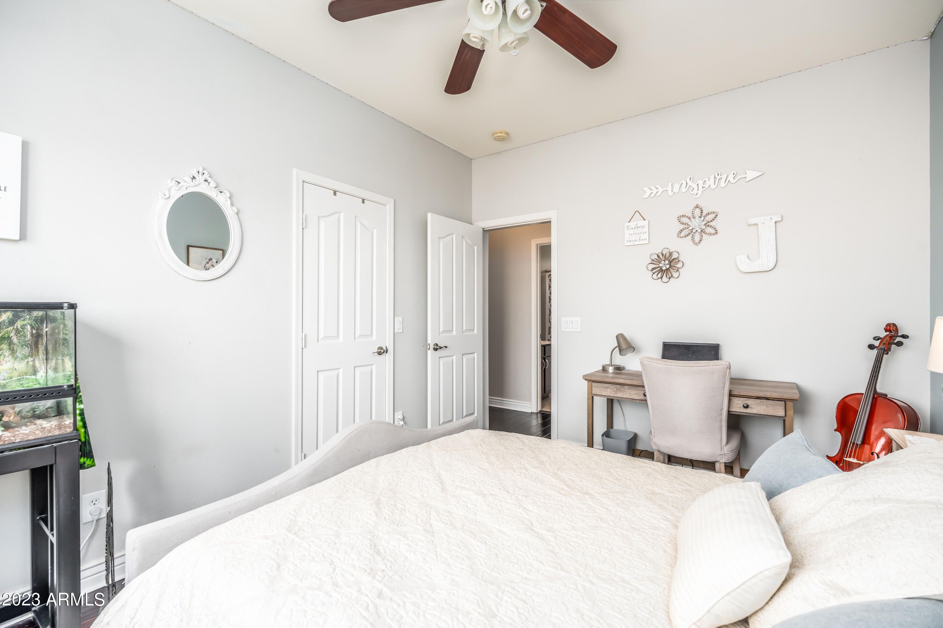 2915 E TRIGGER Way