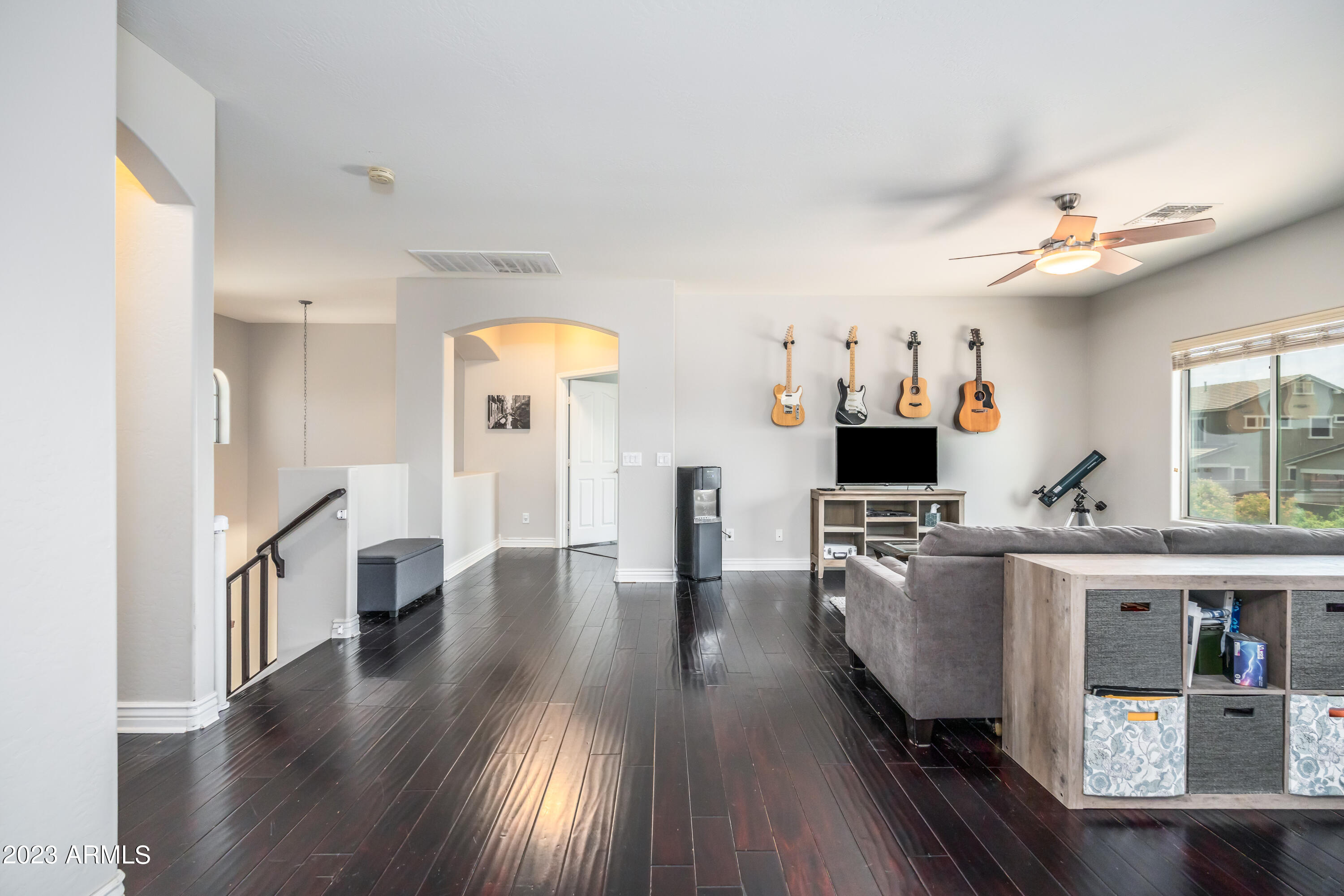 2915 E TRIGGER Way