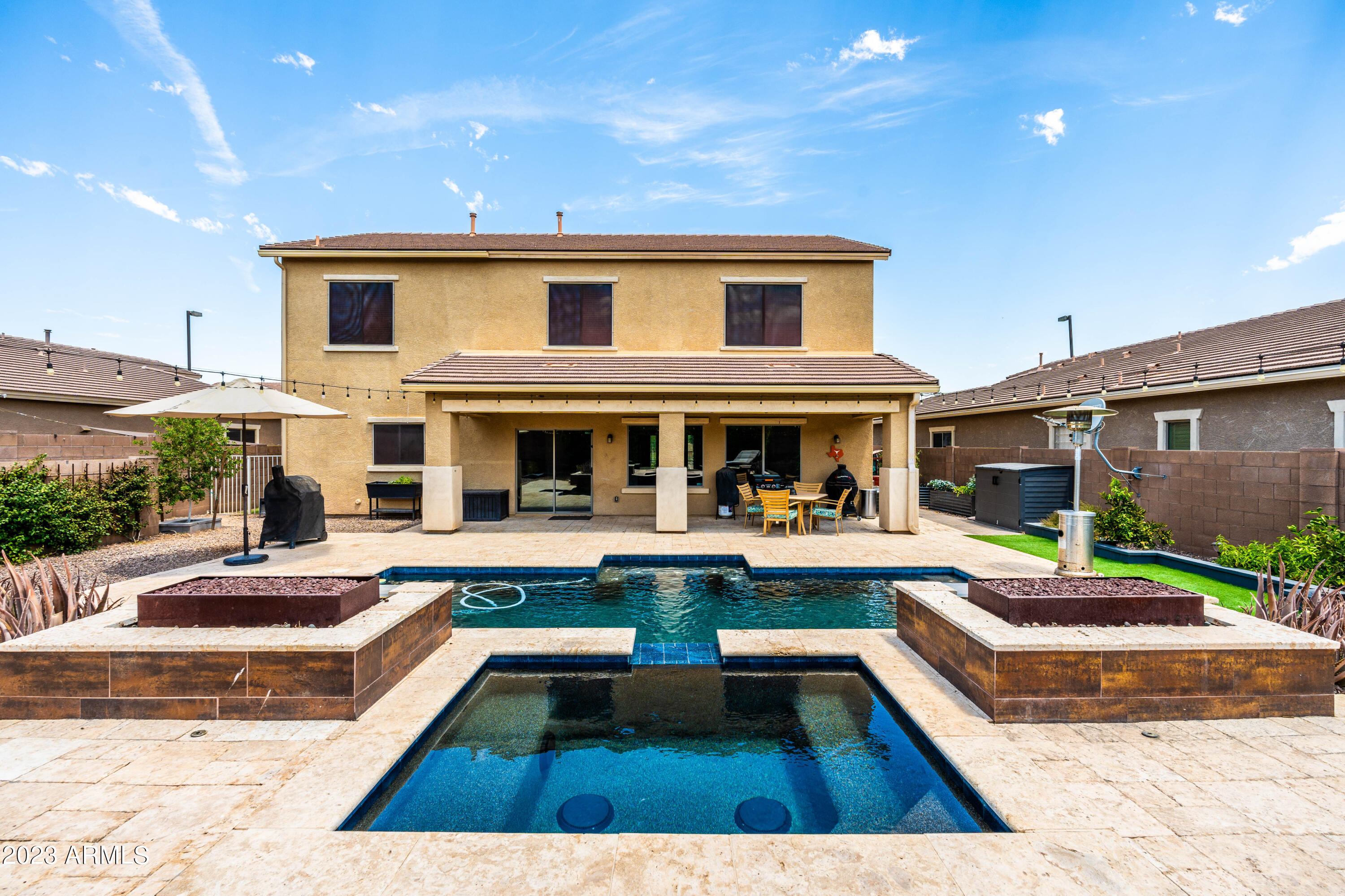 2915 E TRIGGER Way