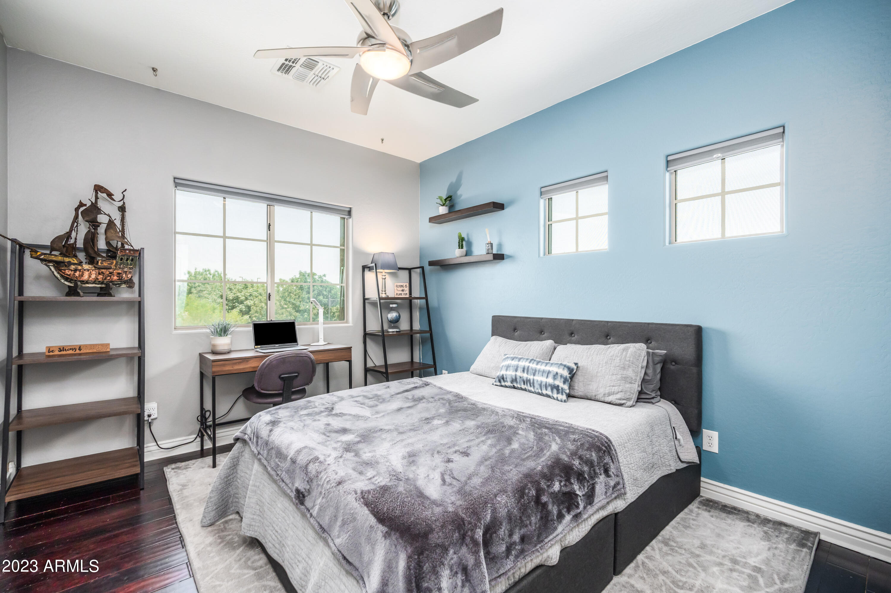 2915 E TRIGGER Way