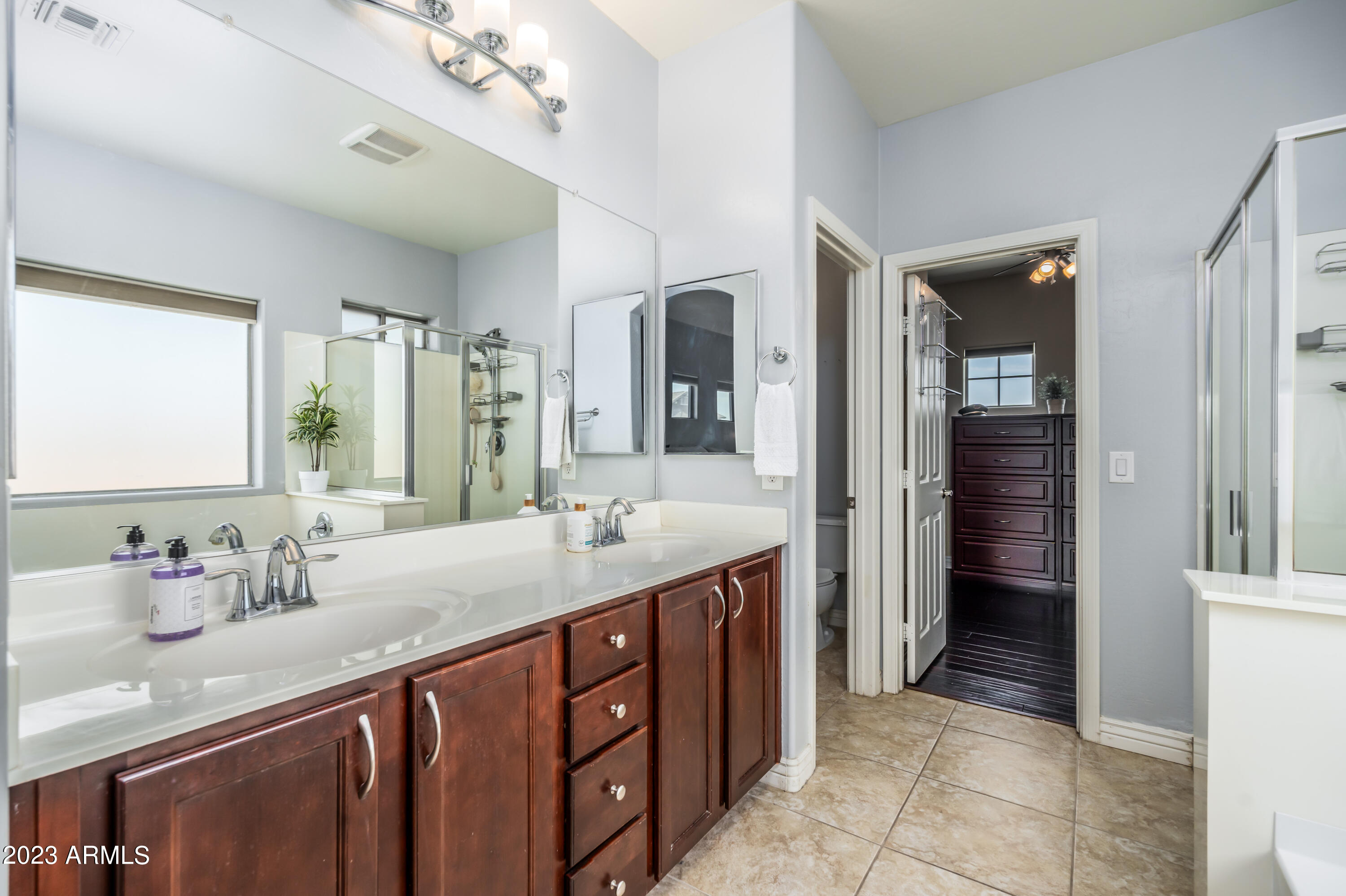 2915 E TRIGGER Way