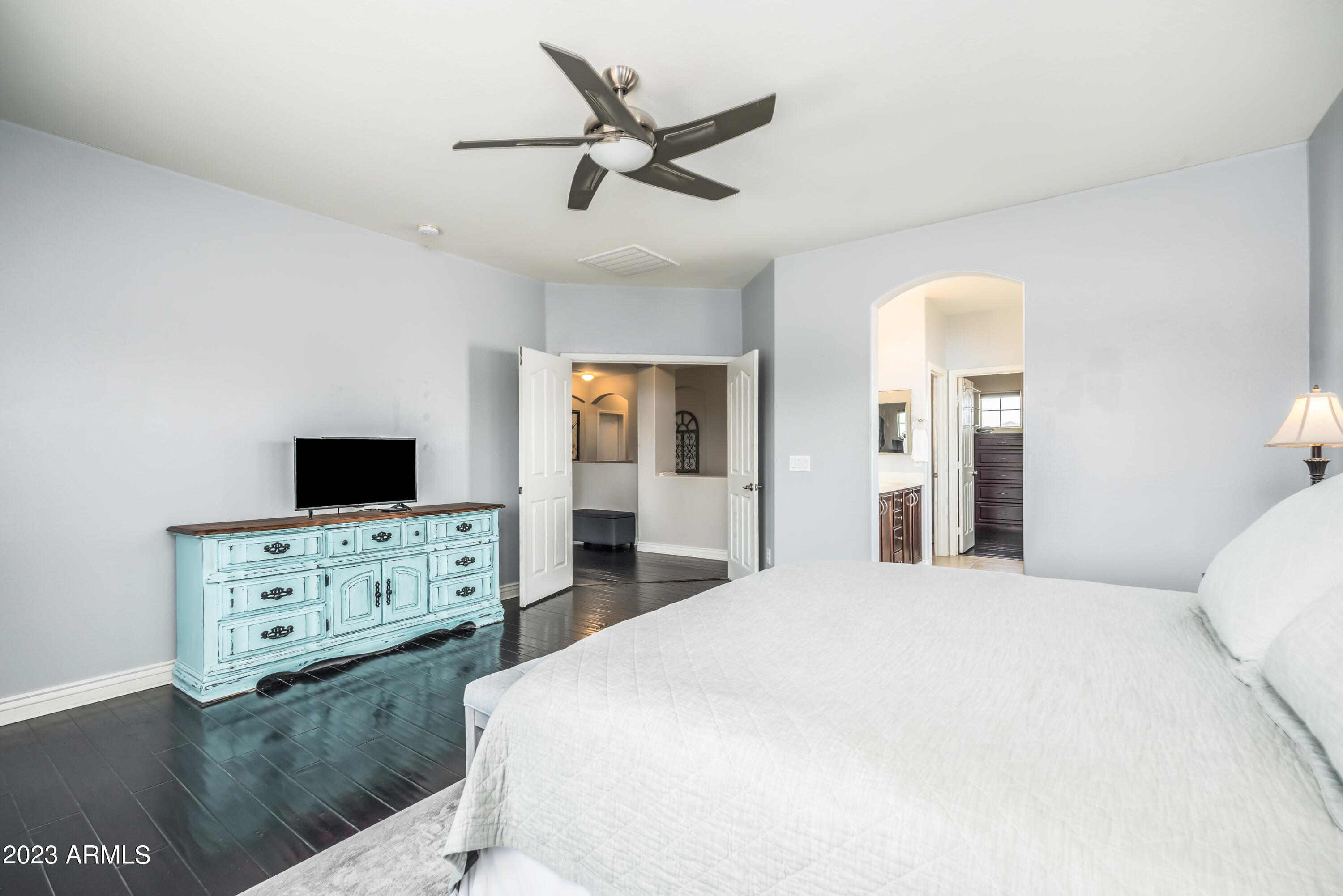 2915 E TRIGGER Way