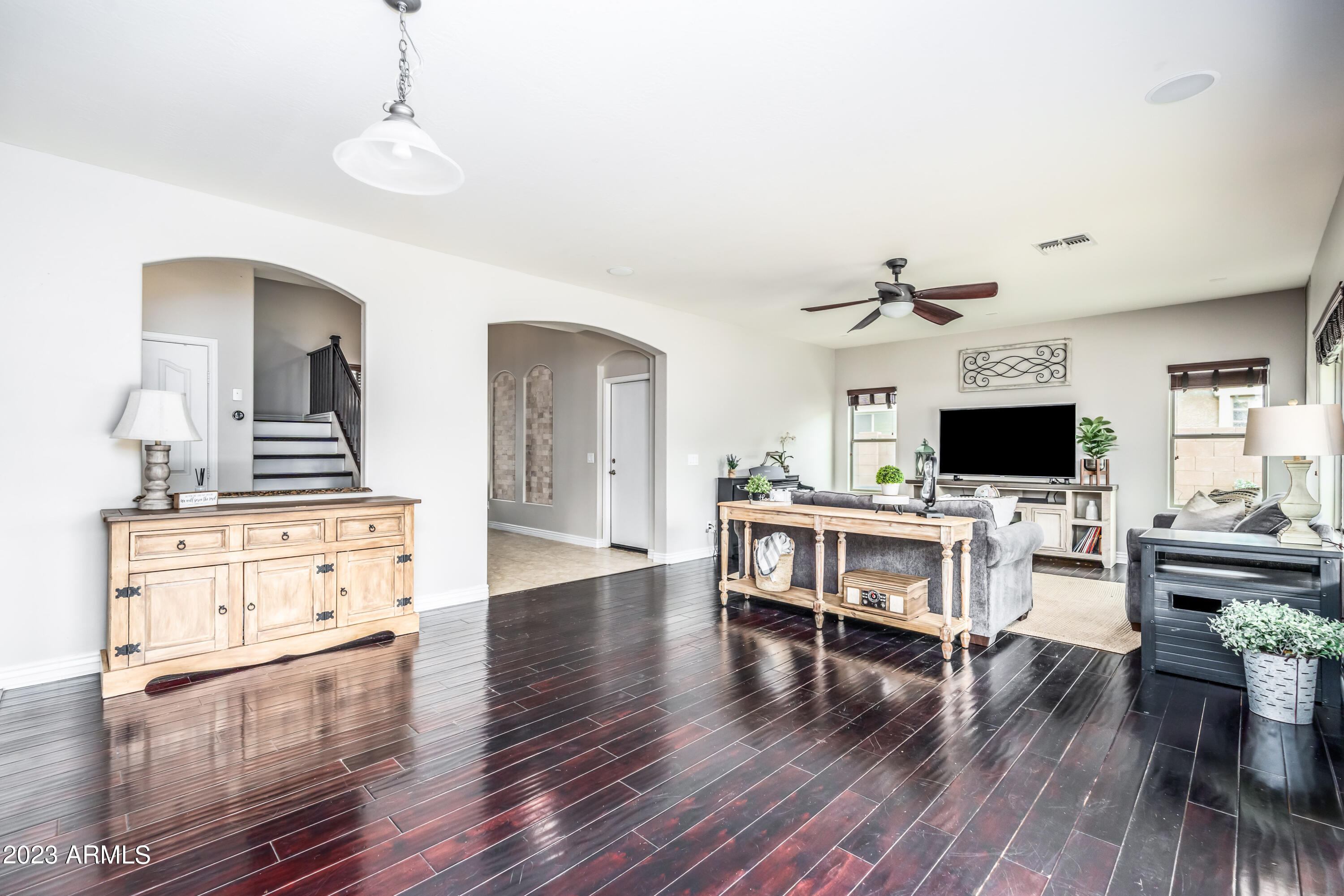 2915 E TRIGGER Way