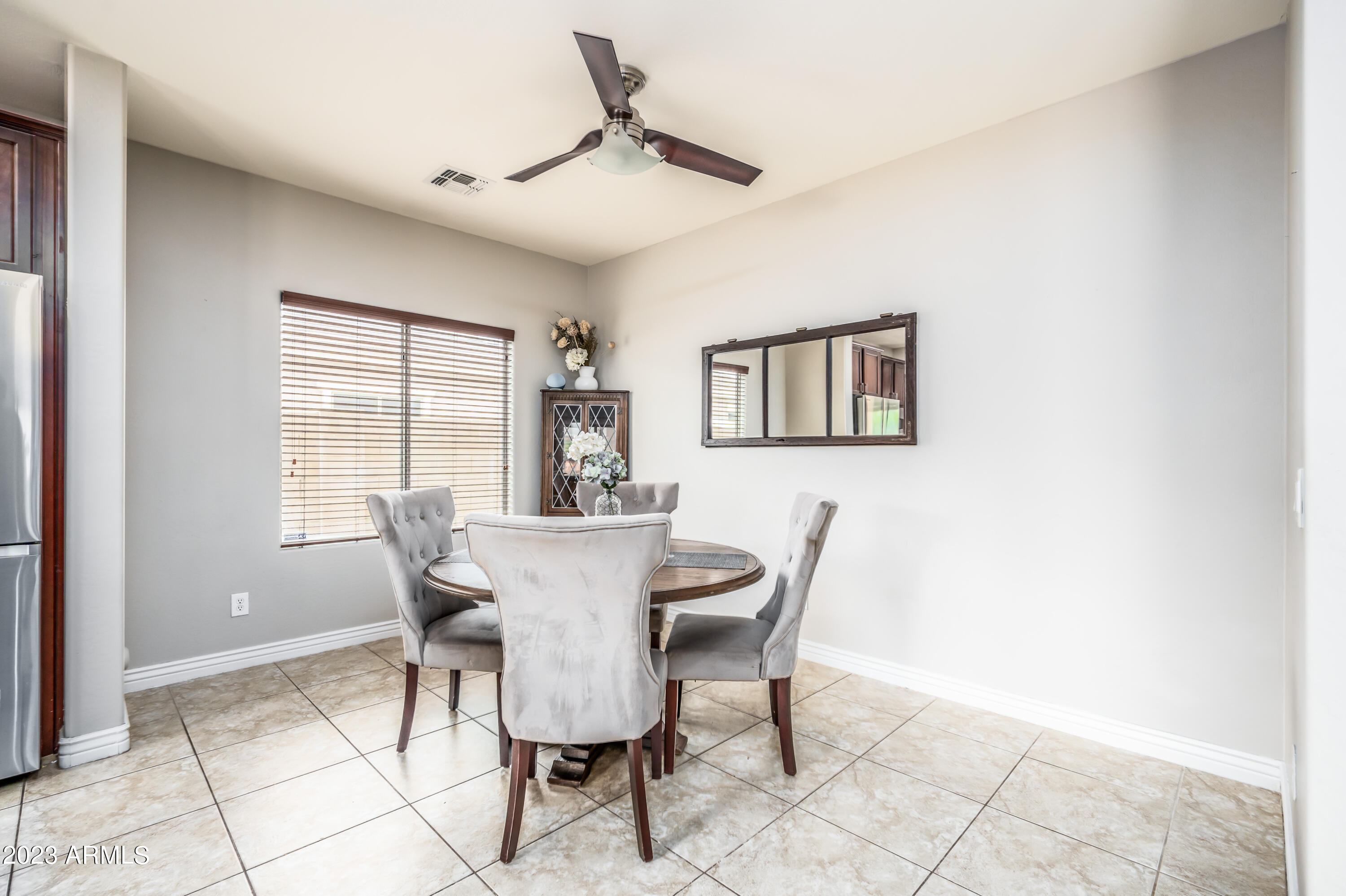 2915 E TRIGGER Way