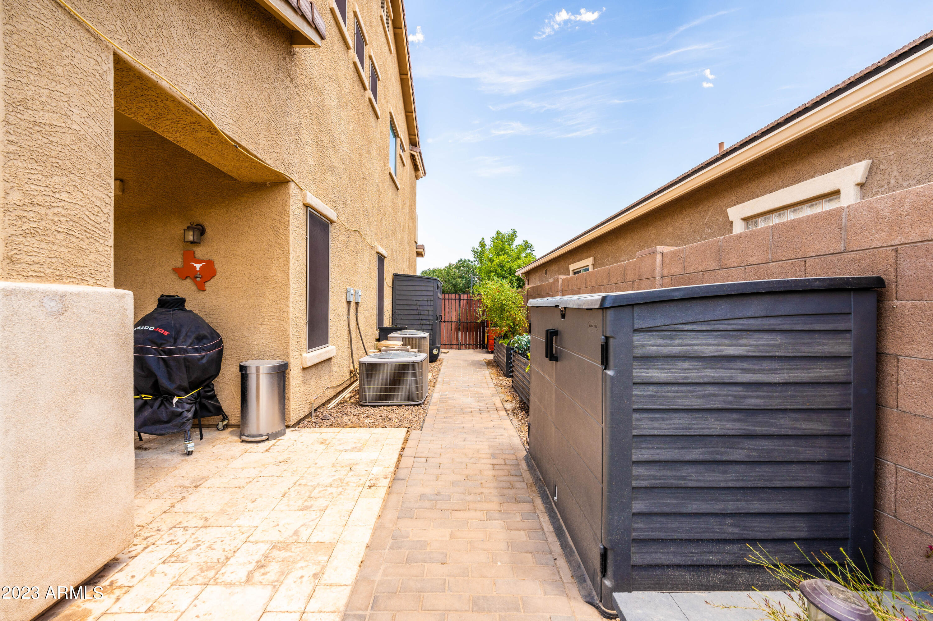 2915 E TRIGGER Way