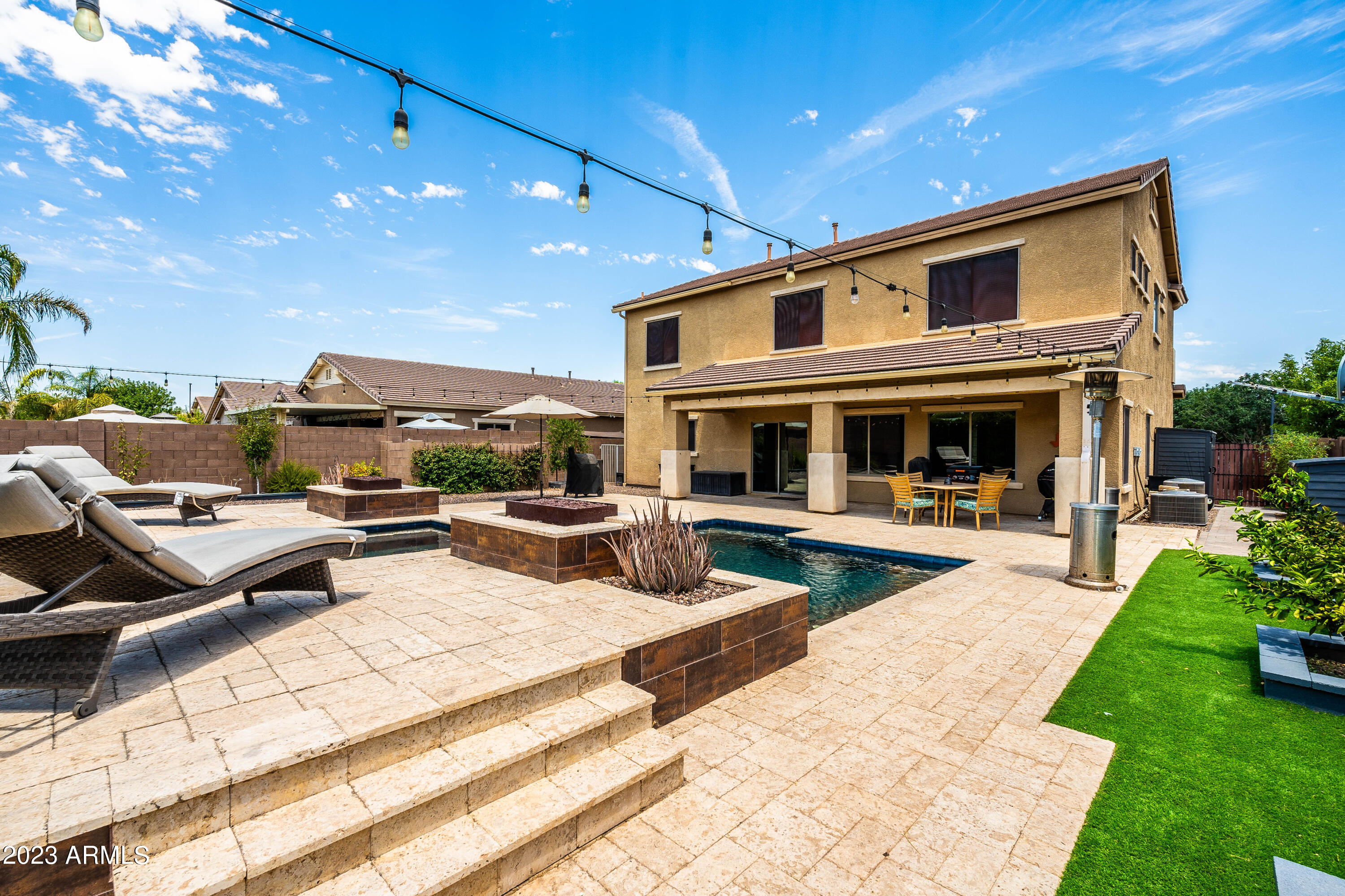2915 E TRIGGER Way