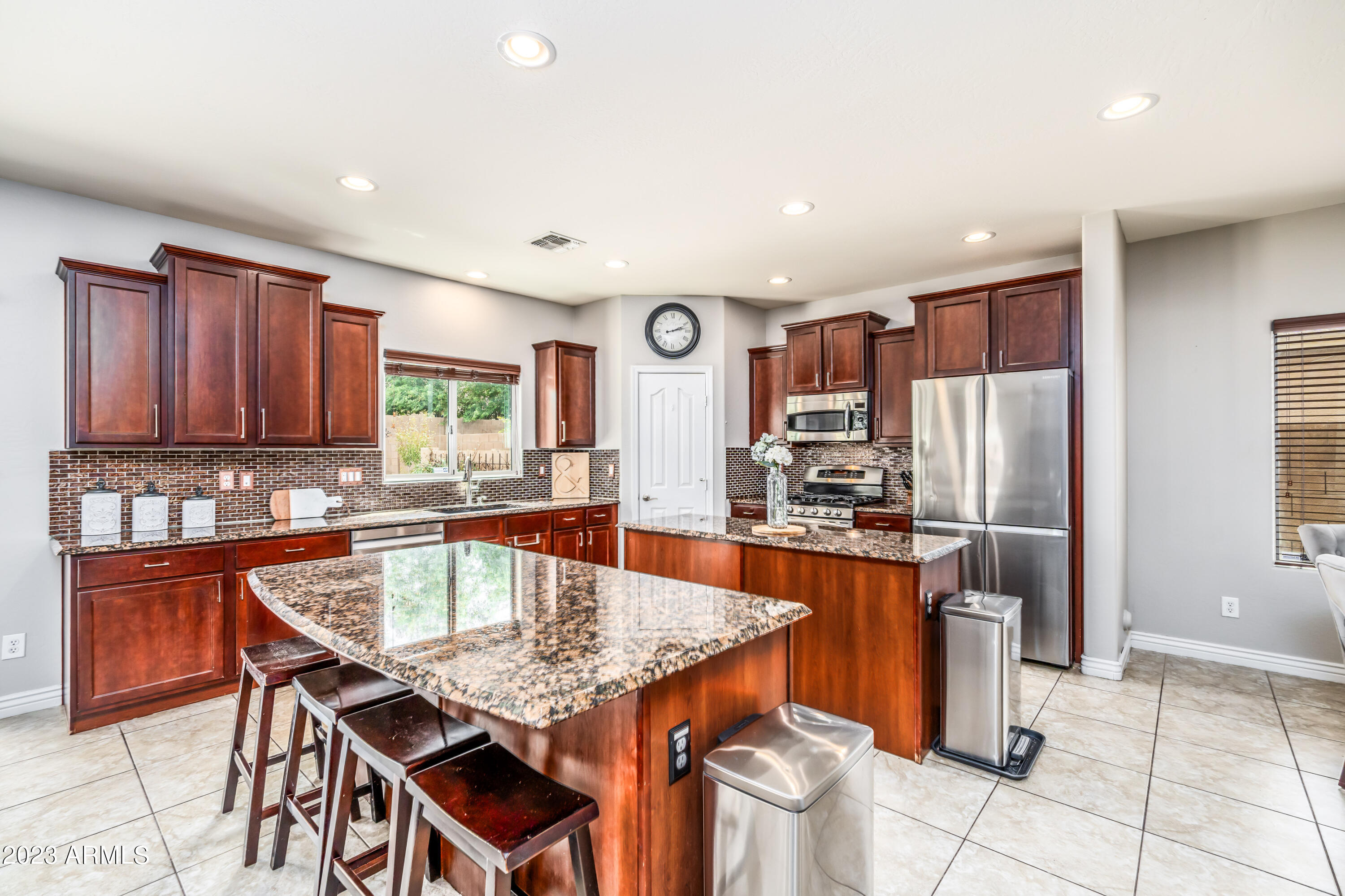 2915 E TRIGGER Way