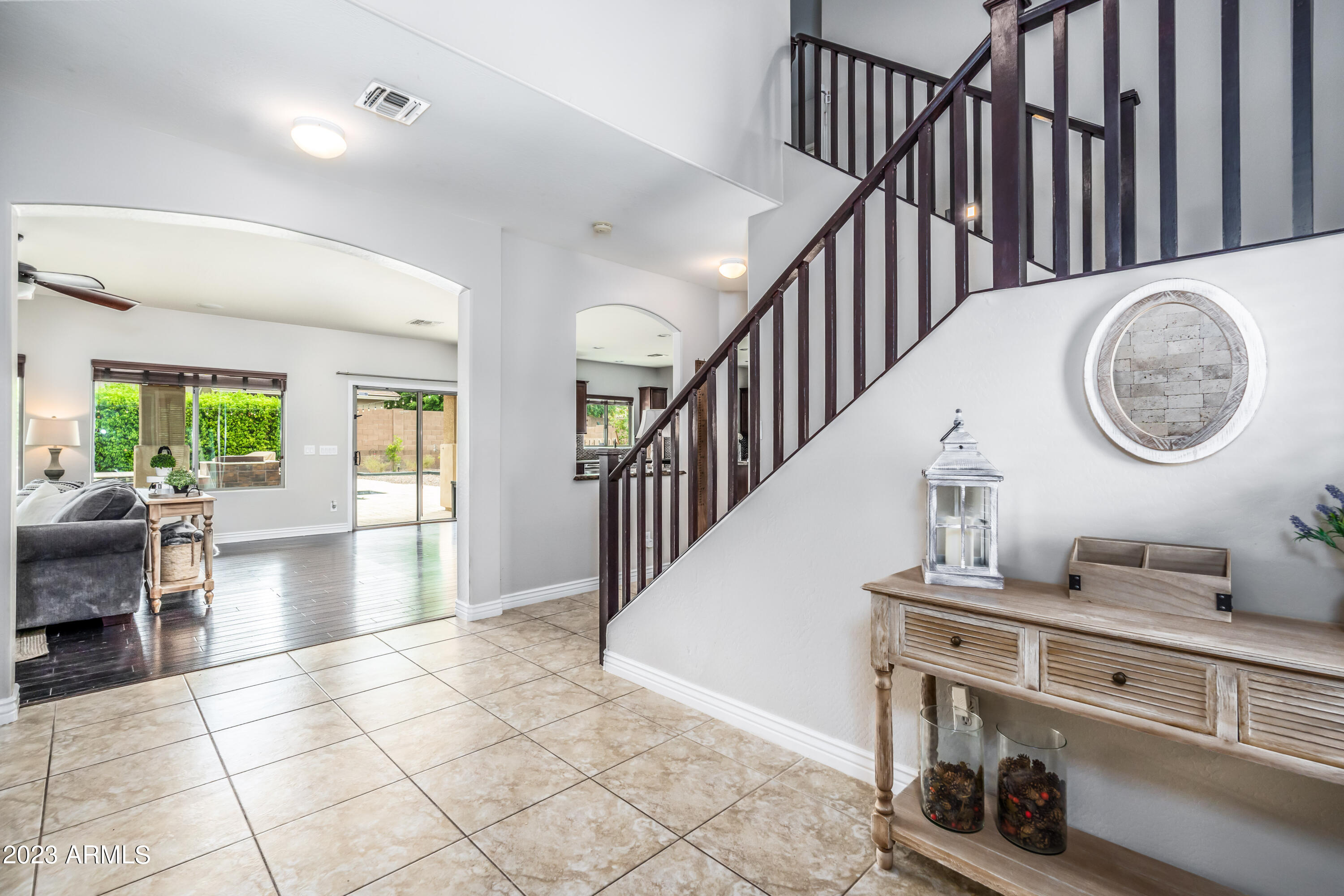 2915 E TRIGGER Way