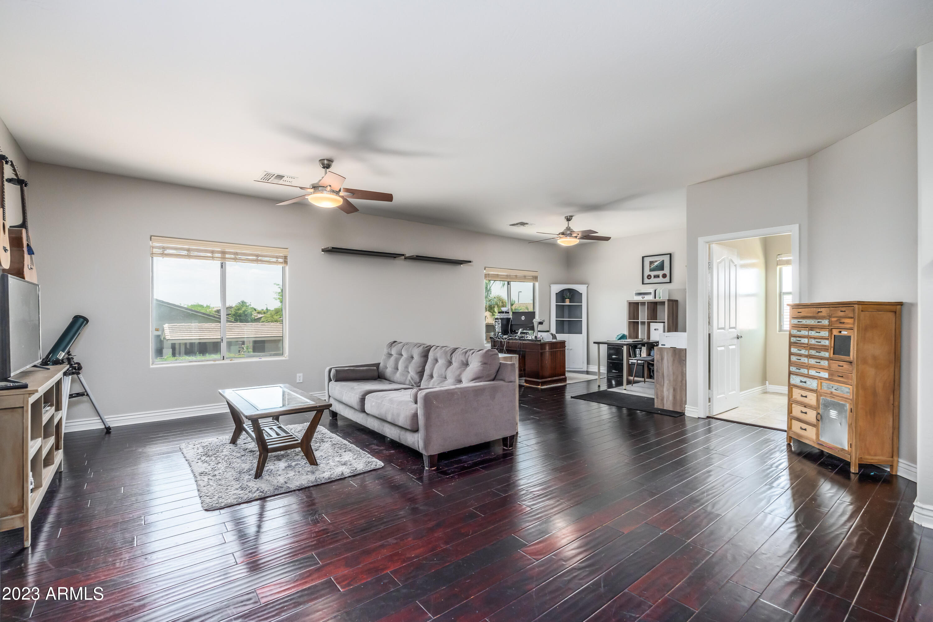 2915 E TRIGGER Way