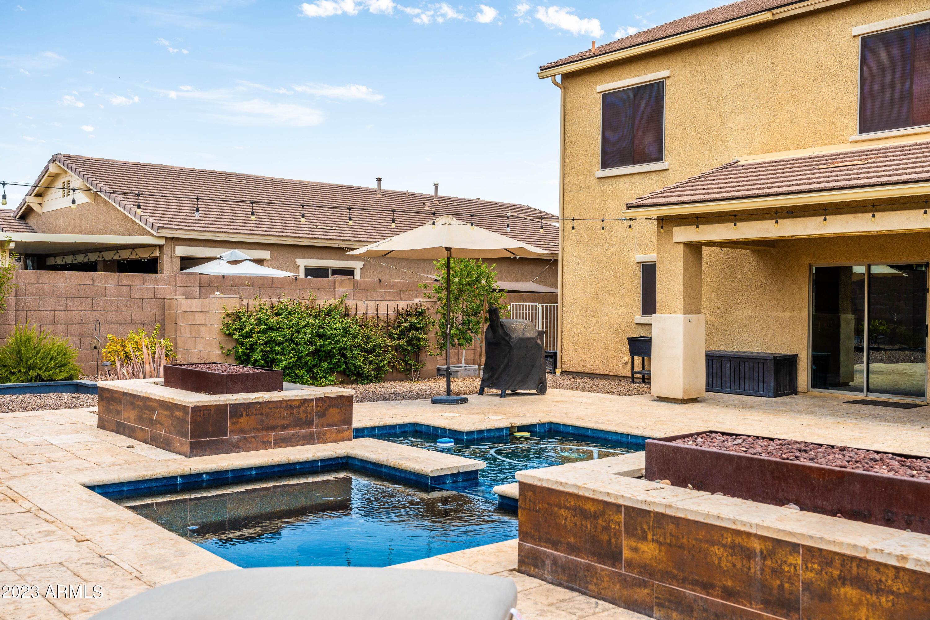 2915 E TRIGGER Way