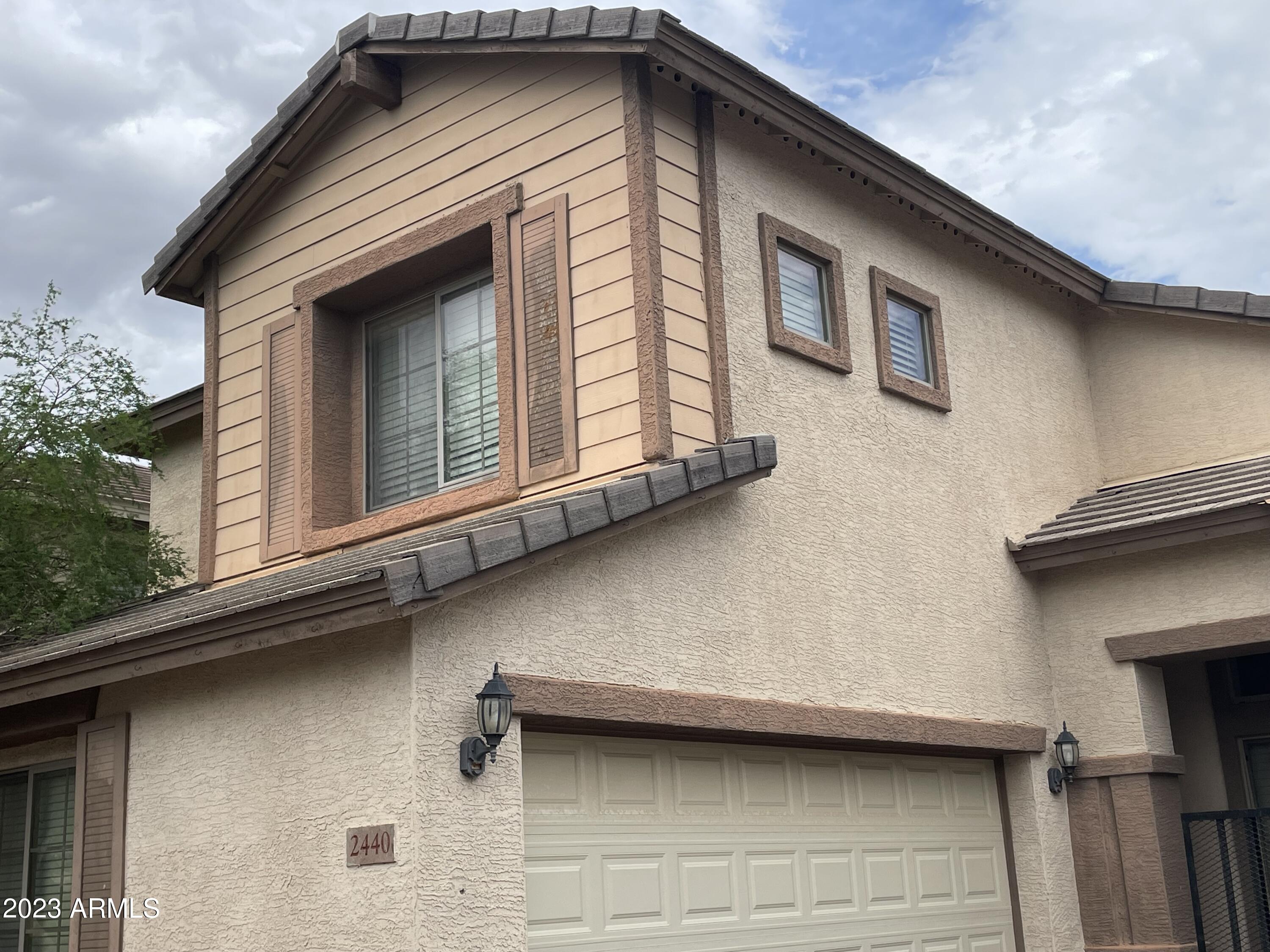 2440 W SILVER STREAK Way