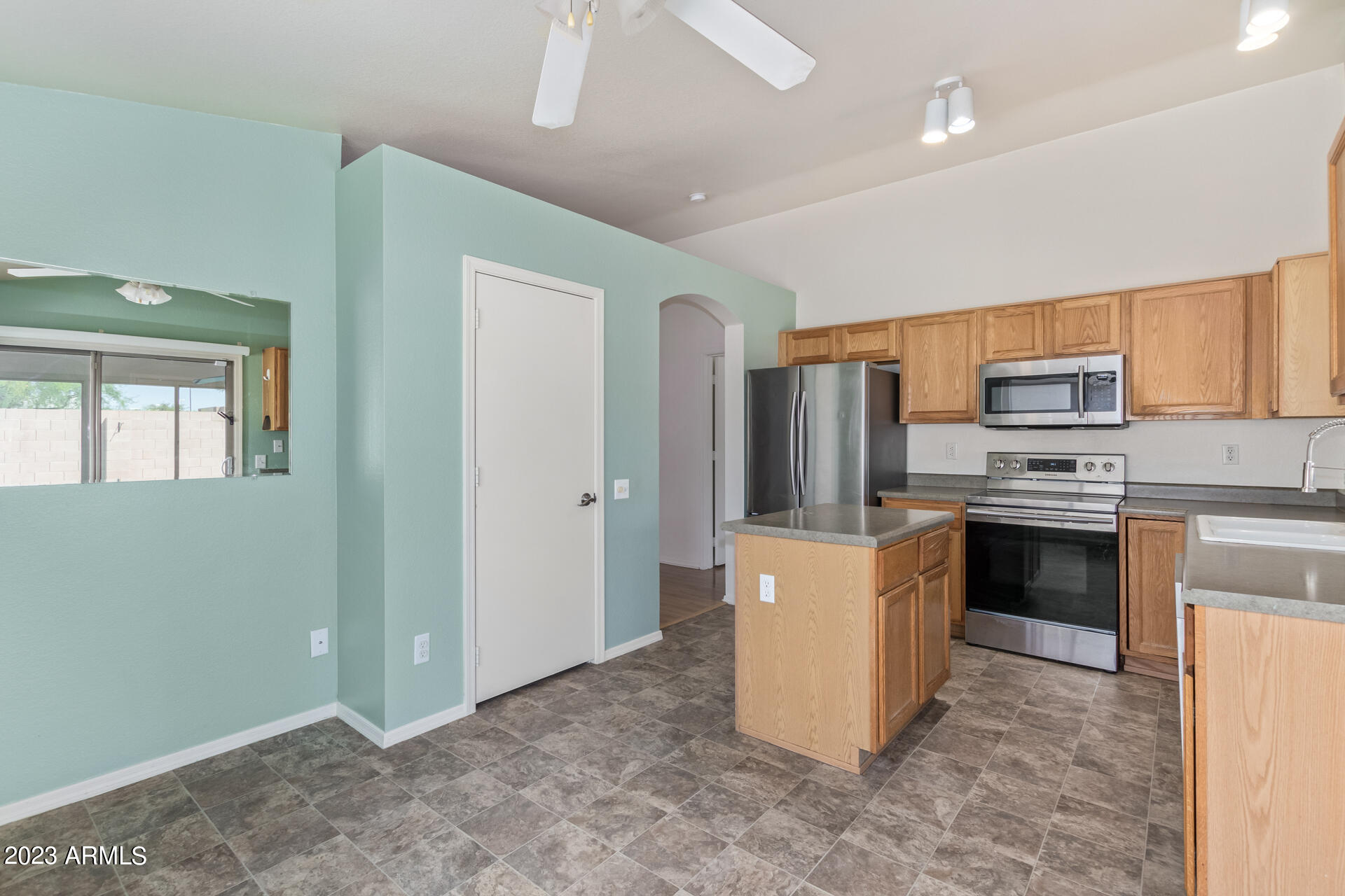 4728 E MOUNTAIN VISTA Drive