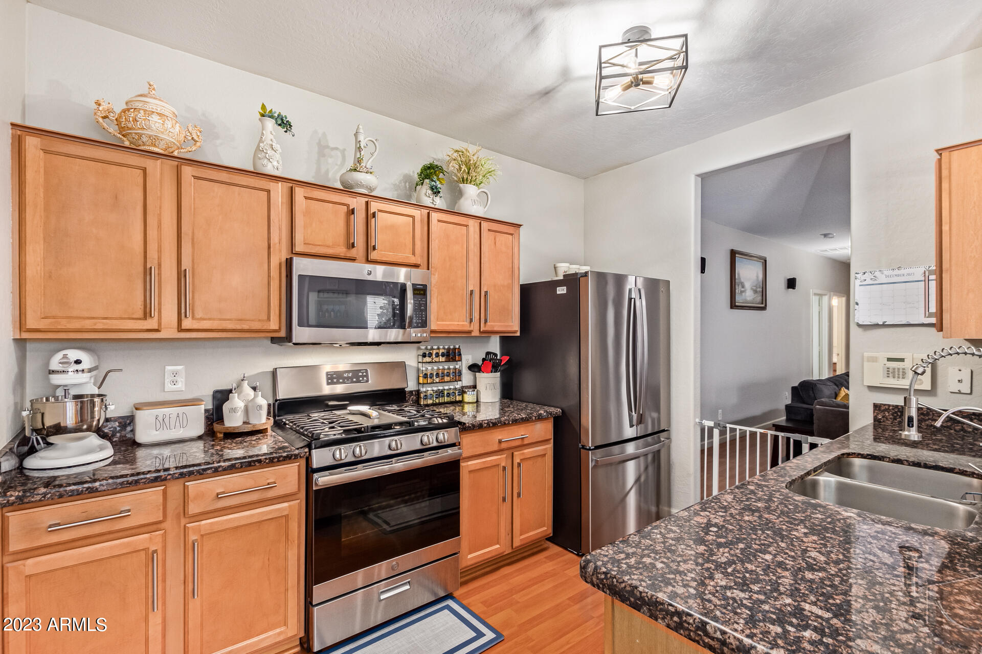 241 E MOUNTAIN VIEW Road