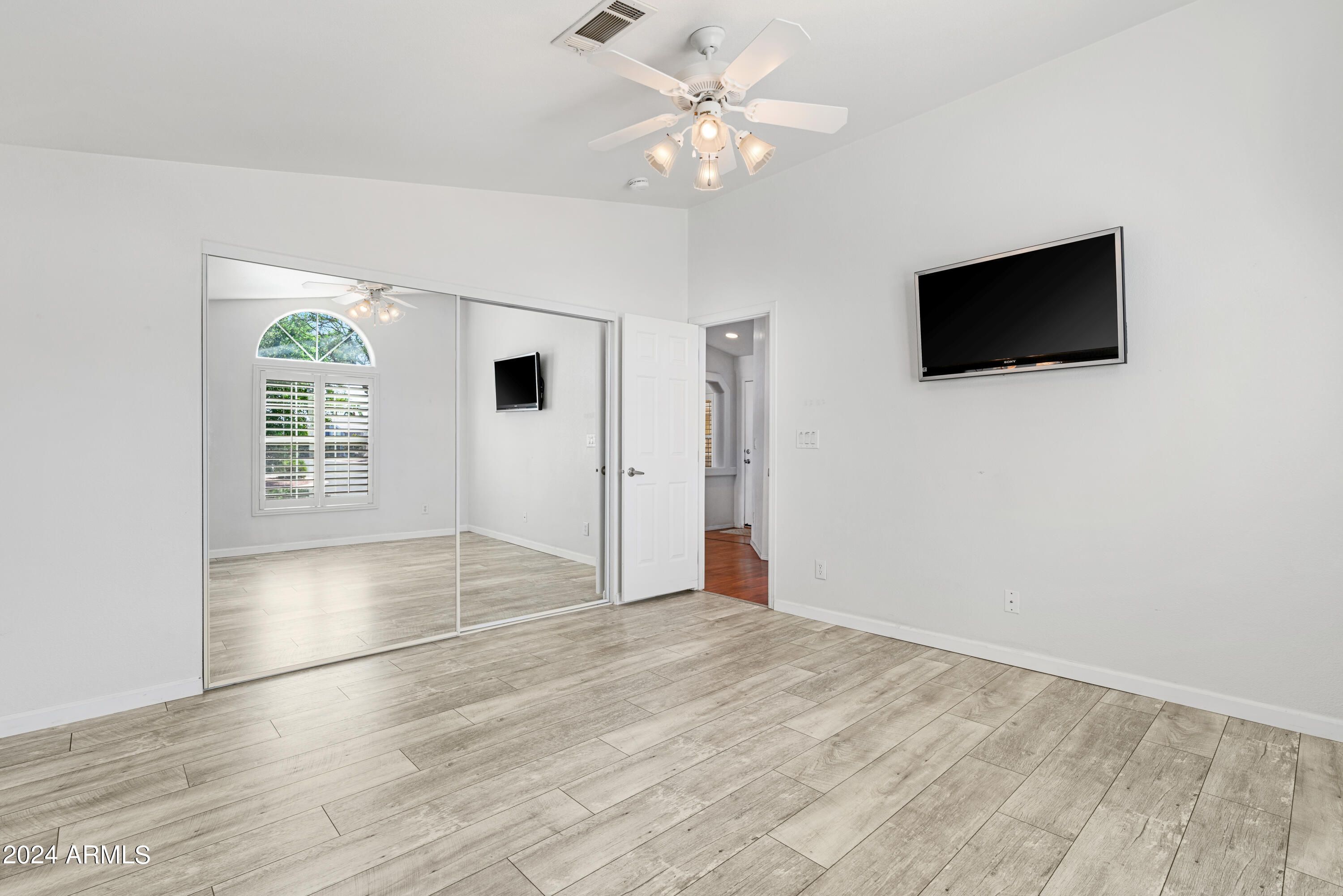 2550 S Ellsworth Road, 664