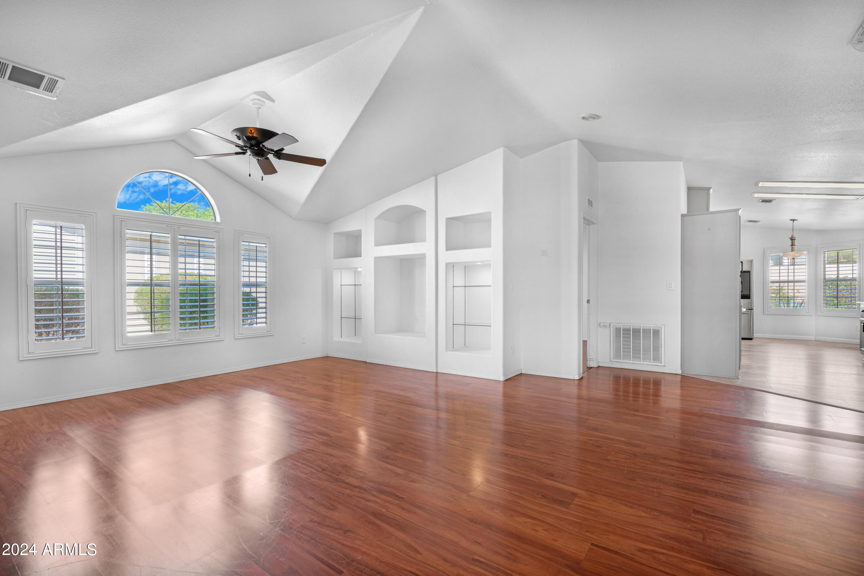 2550 S Ellsworth Road, 664