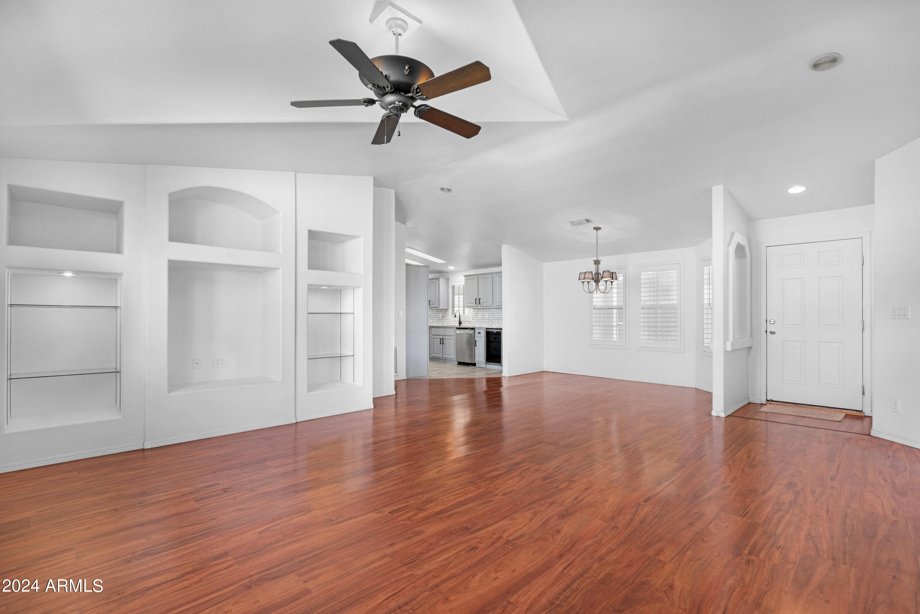 2550 S Ellsworth Road, 664