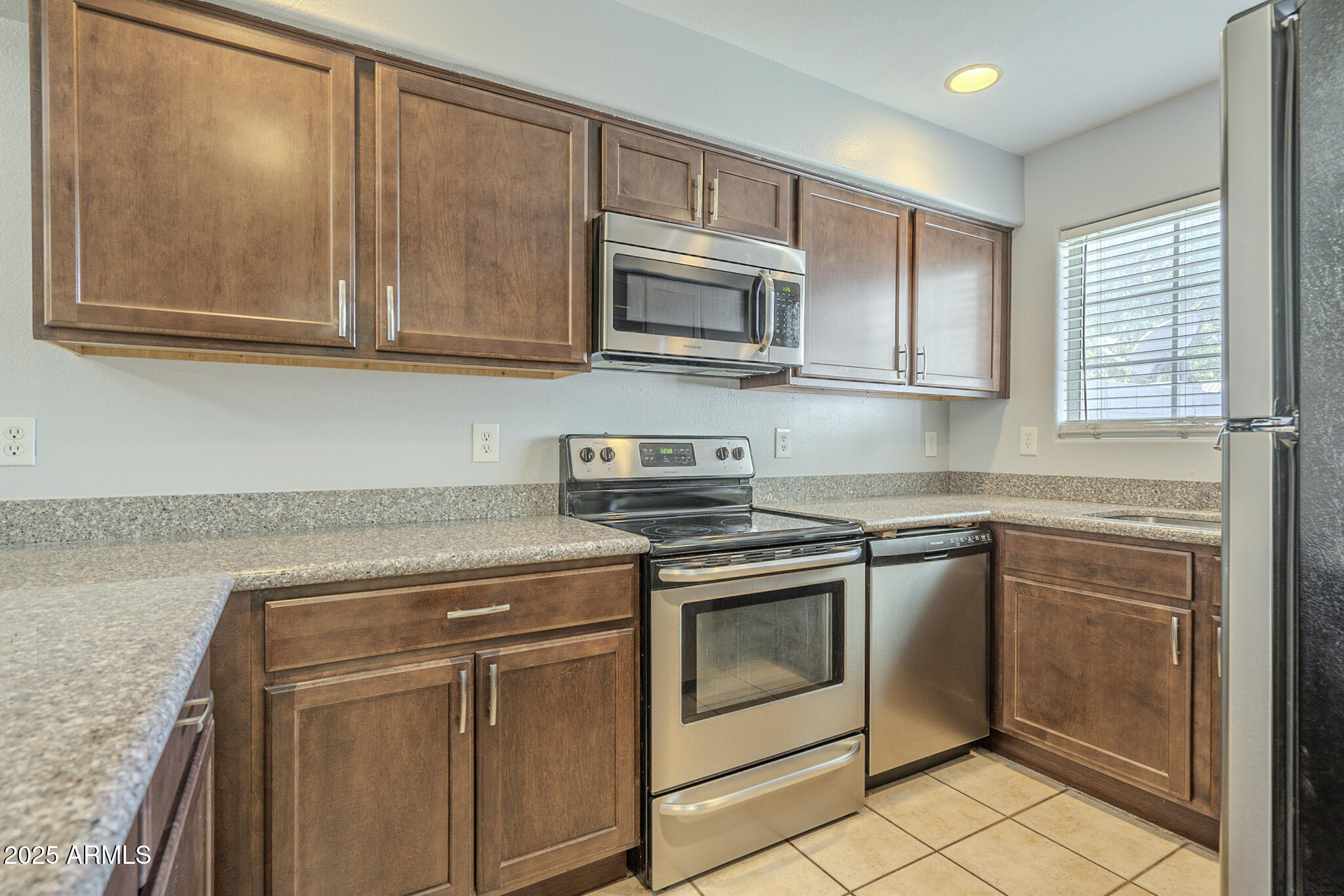 860 N MCQUEEN Road, 1028