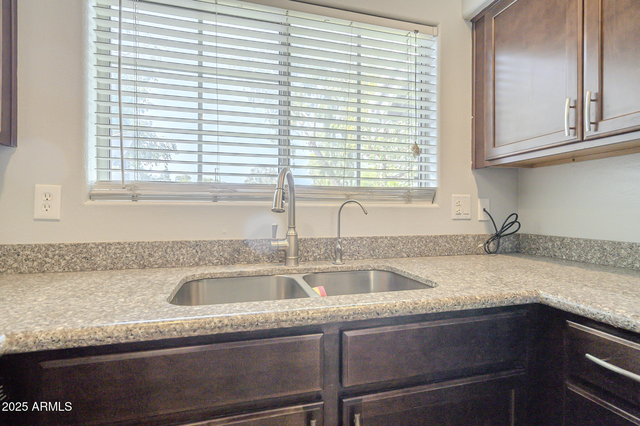 860 N MCQUEEN Road, 1028