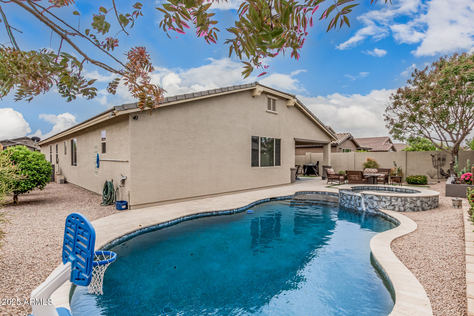 1078 W REDWOOD Avenue