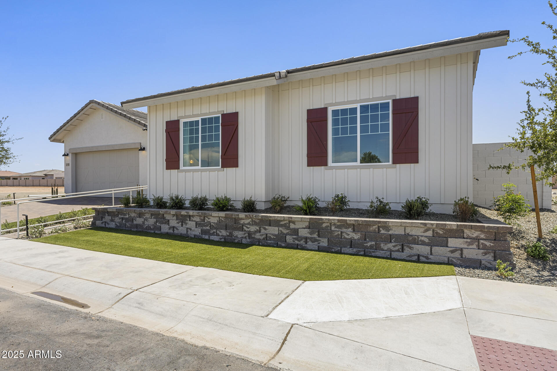 2153 E CHERRYWOOD Place