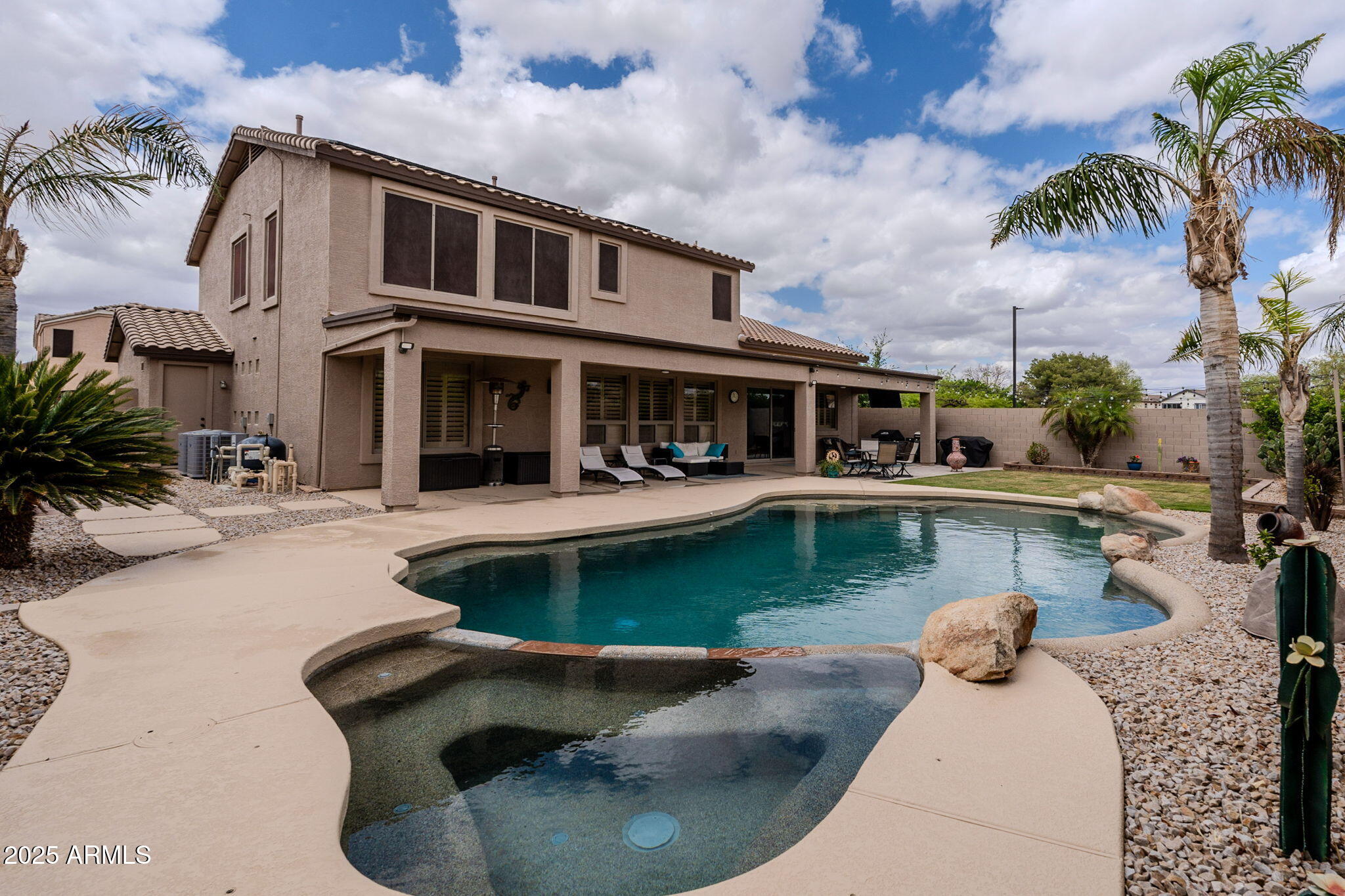 3053 S CANFIELD