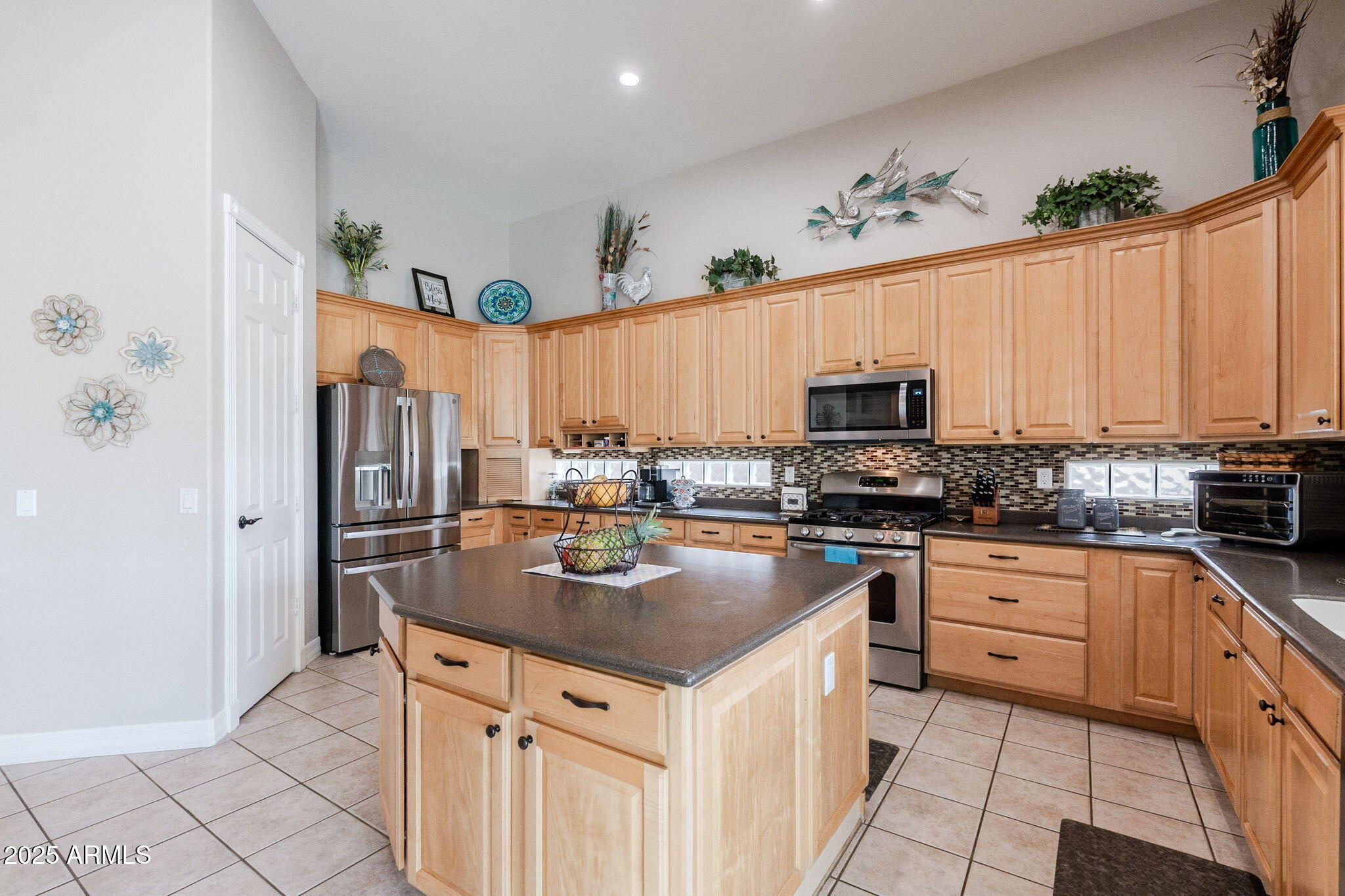 3053 S CANFIELD