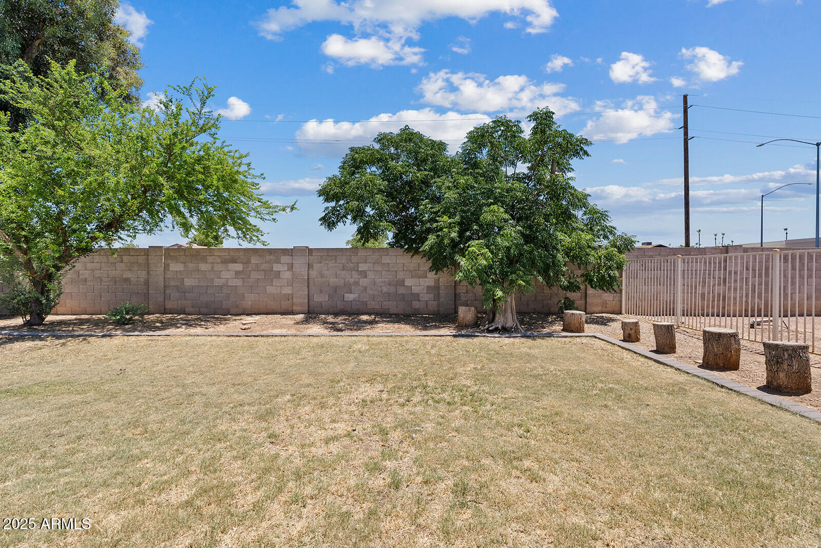1160 E HAMPTON Circle