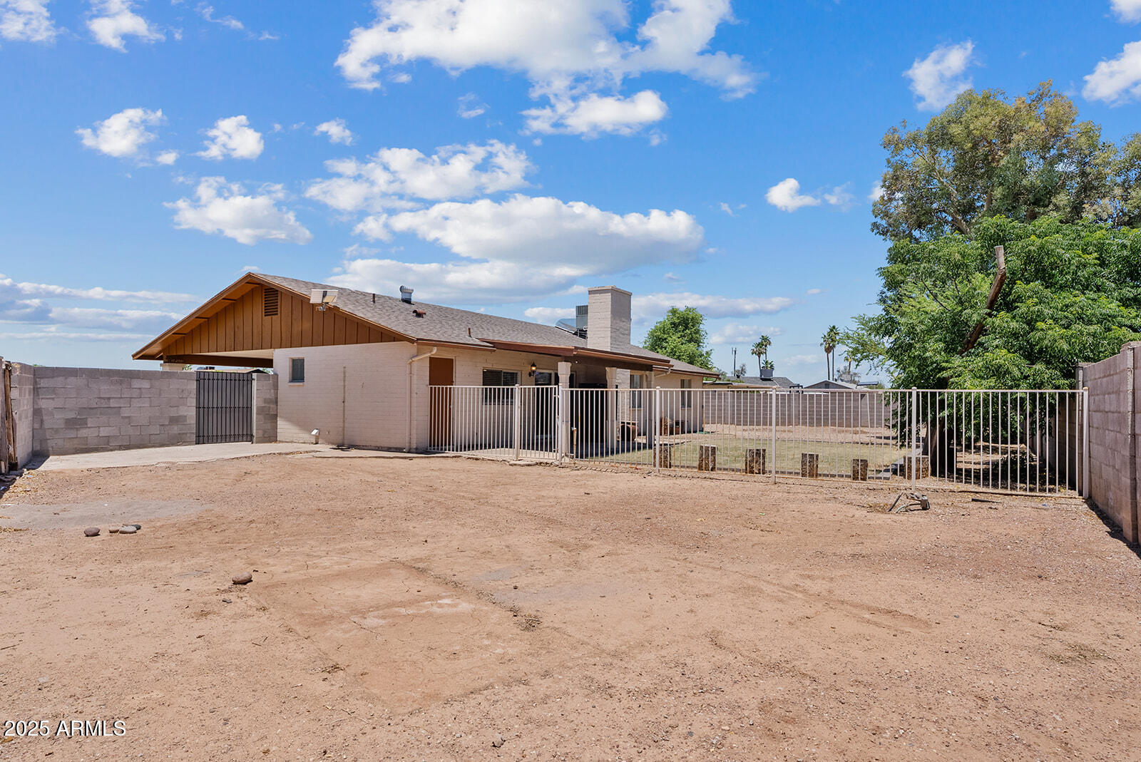 1160 E HAMPTON Circle