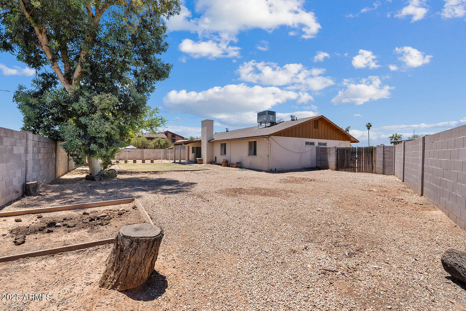 1160 E HAMPTON Circle