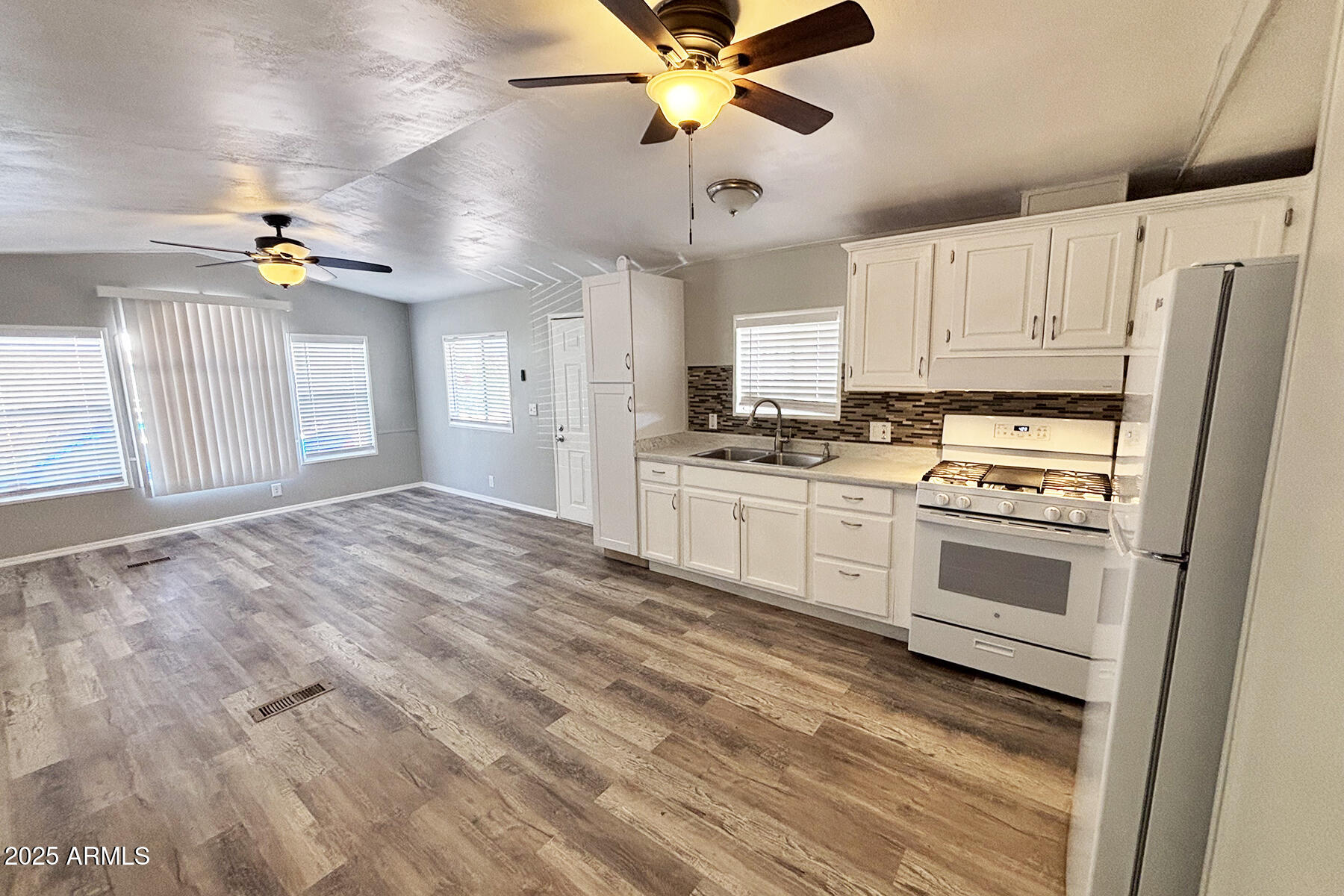 10122 E ILLINI Street, 5