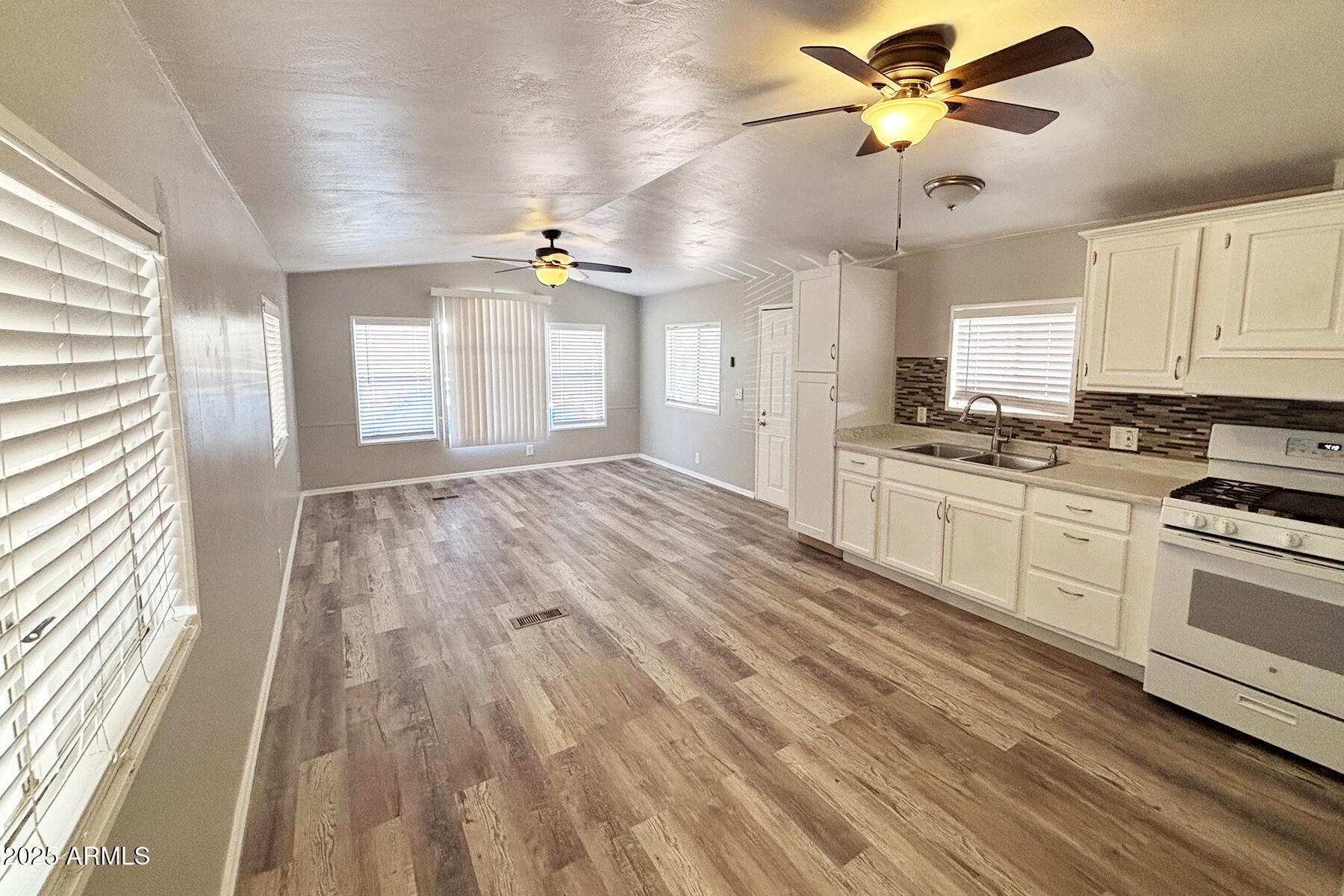10122 E ILLINI Street, 5