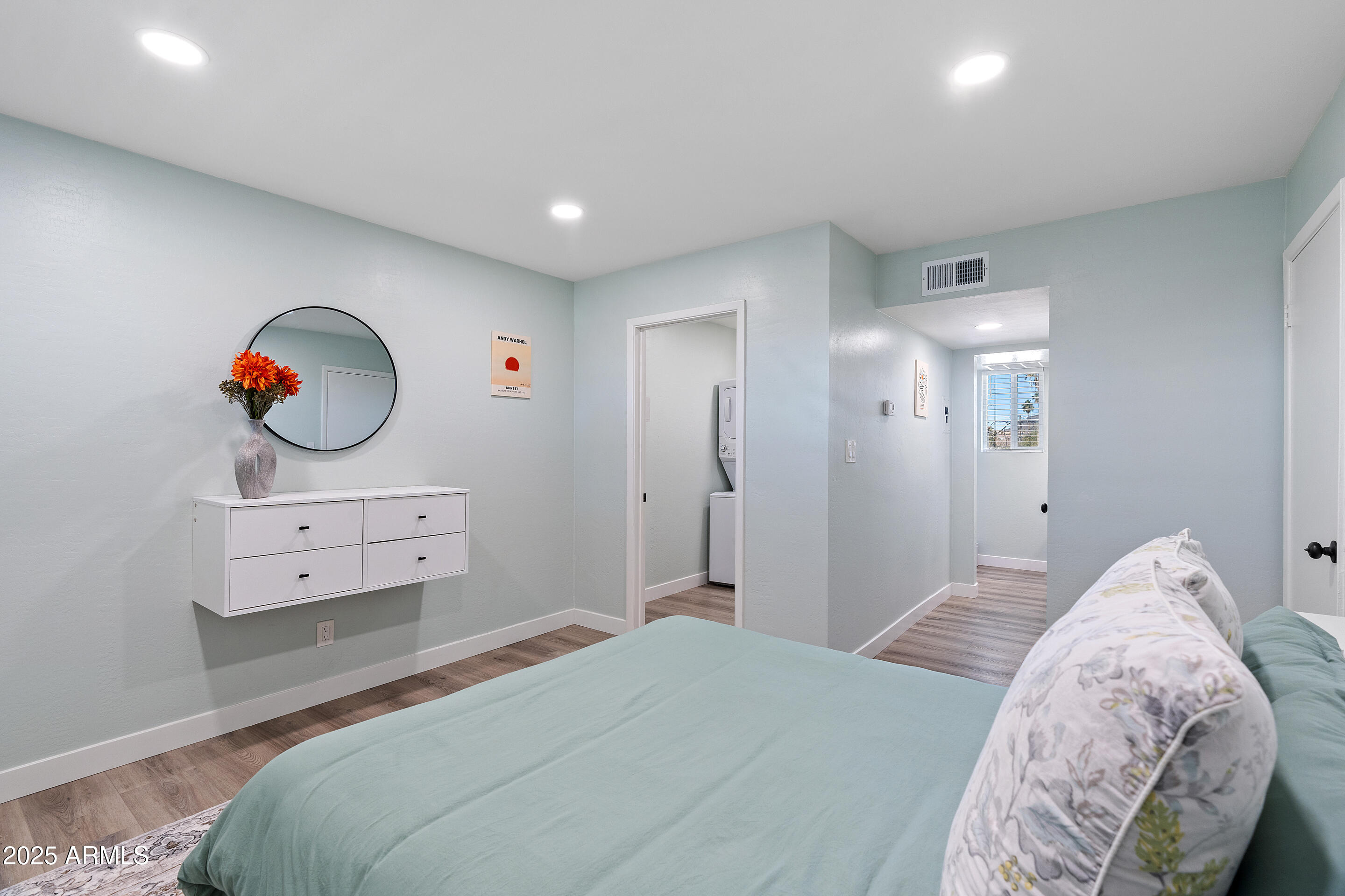7141 N 16TH Street, 209