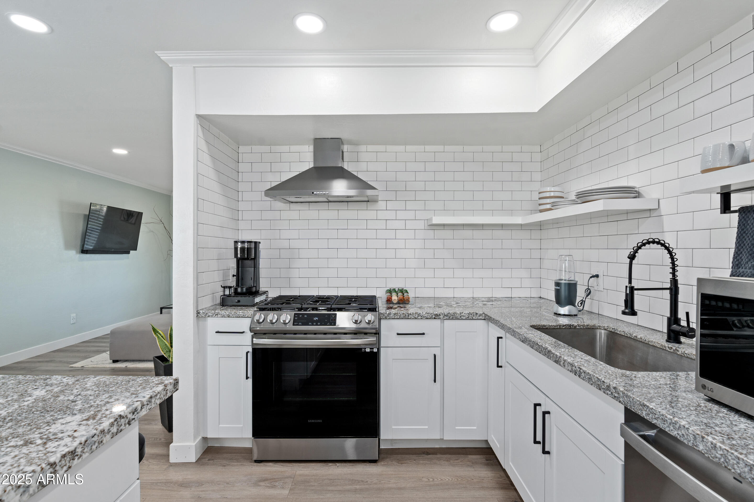 7141 N 16TH Street, 209