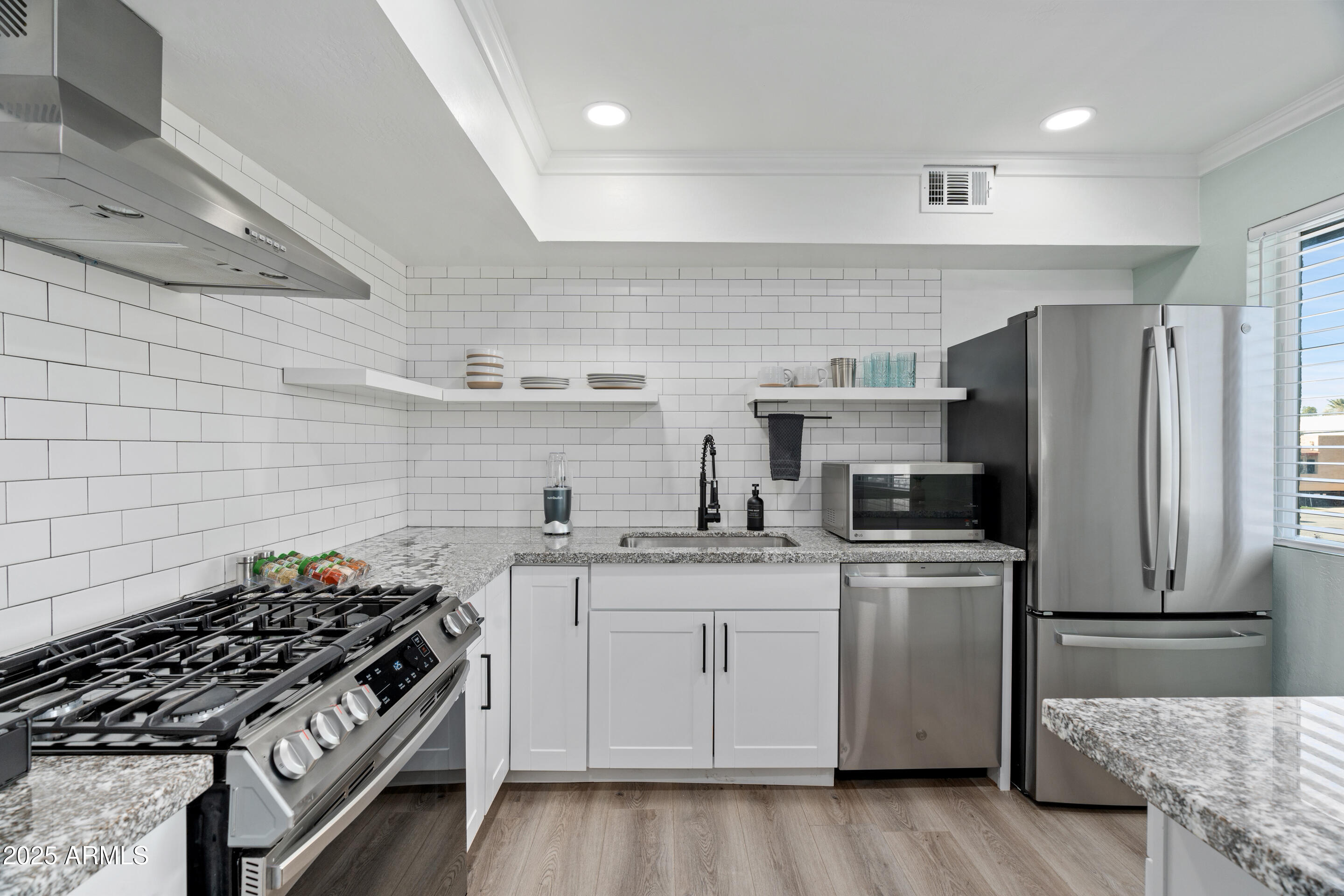 7141 N 16TH Street, 209