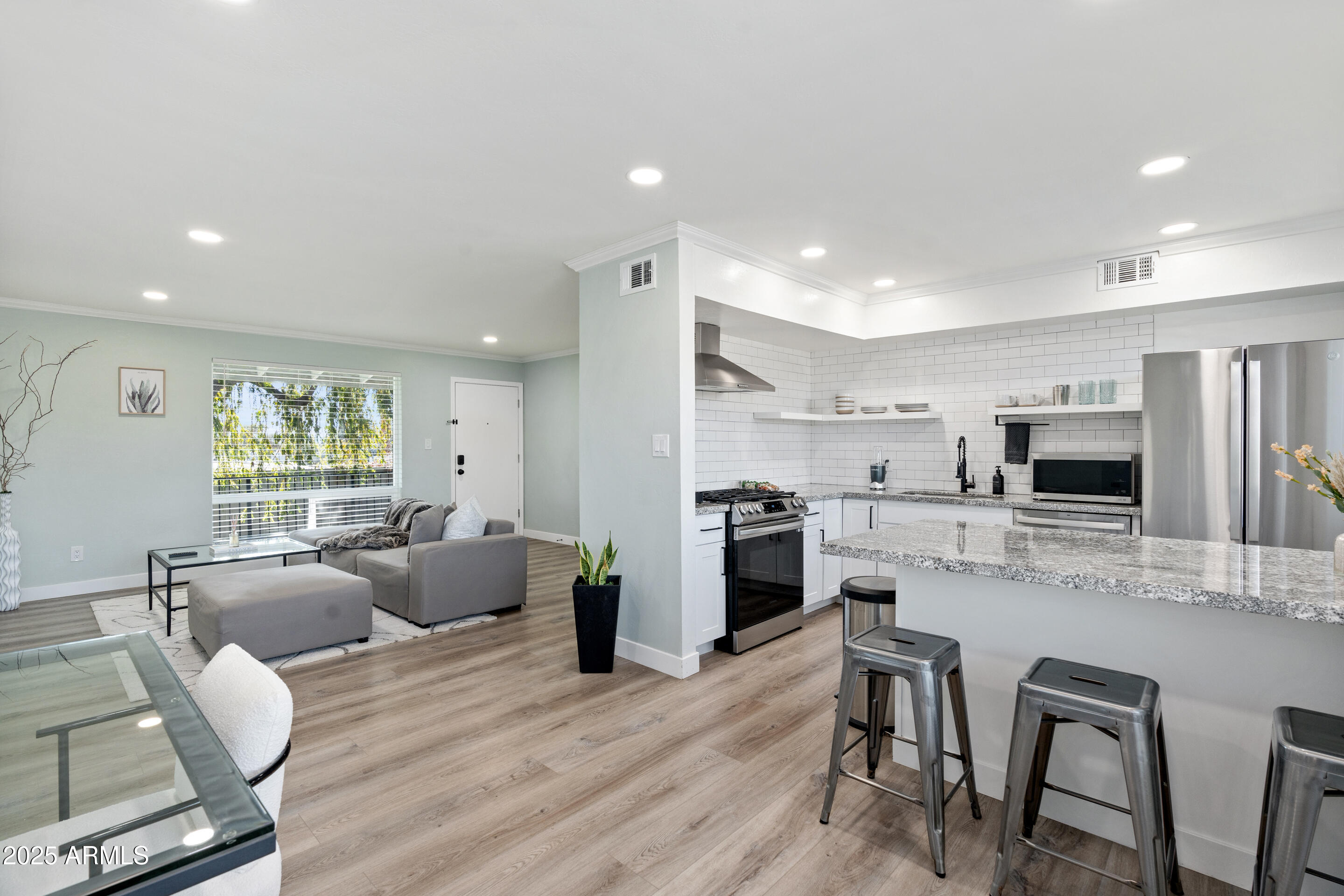 7141 N 16TH Street, 209
