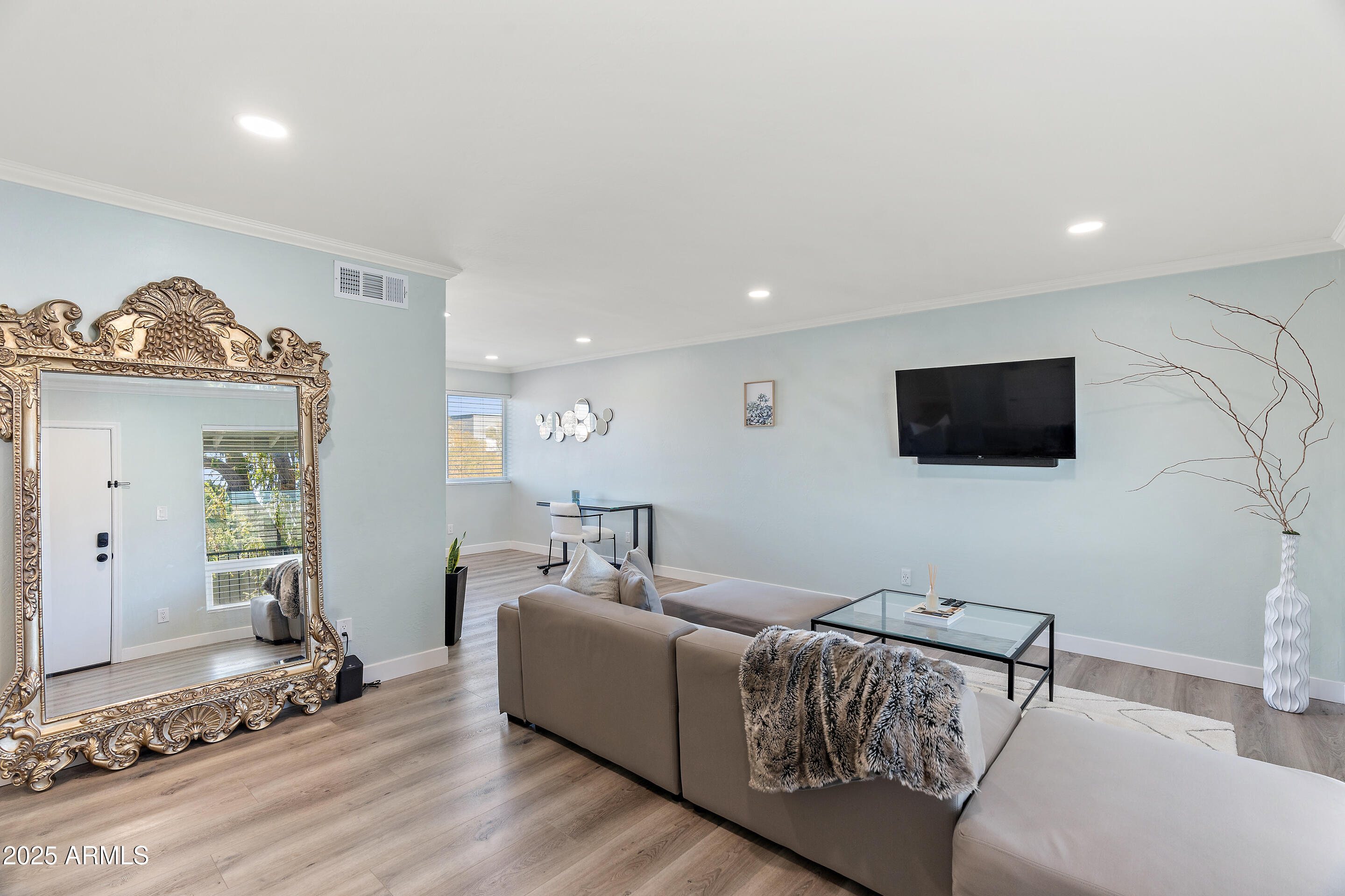 7141 N 16TH Street, 209