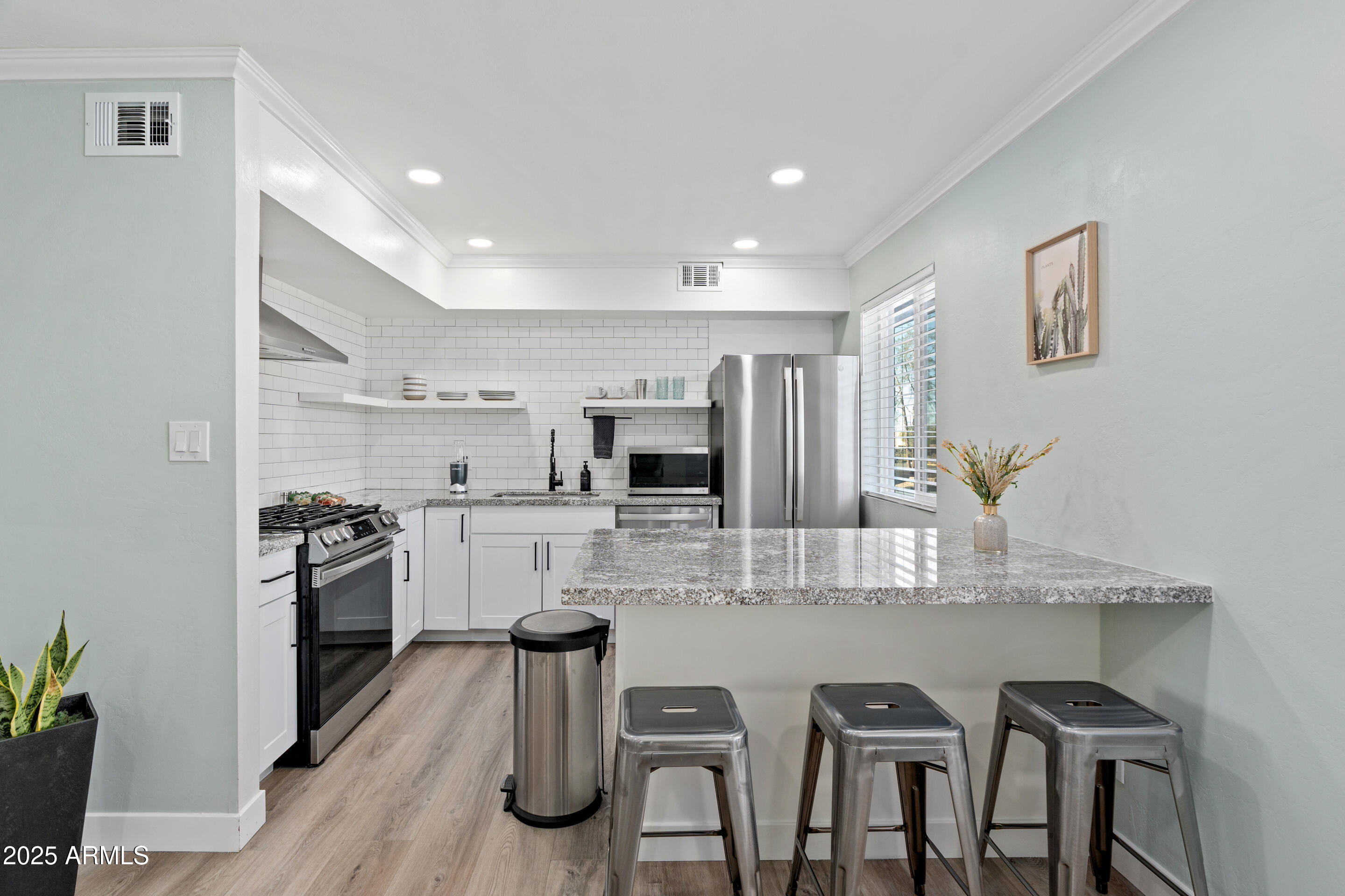 7141 N 16TH Street, 209