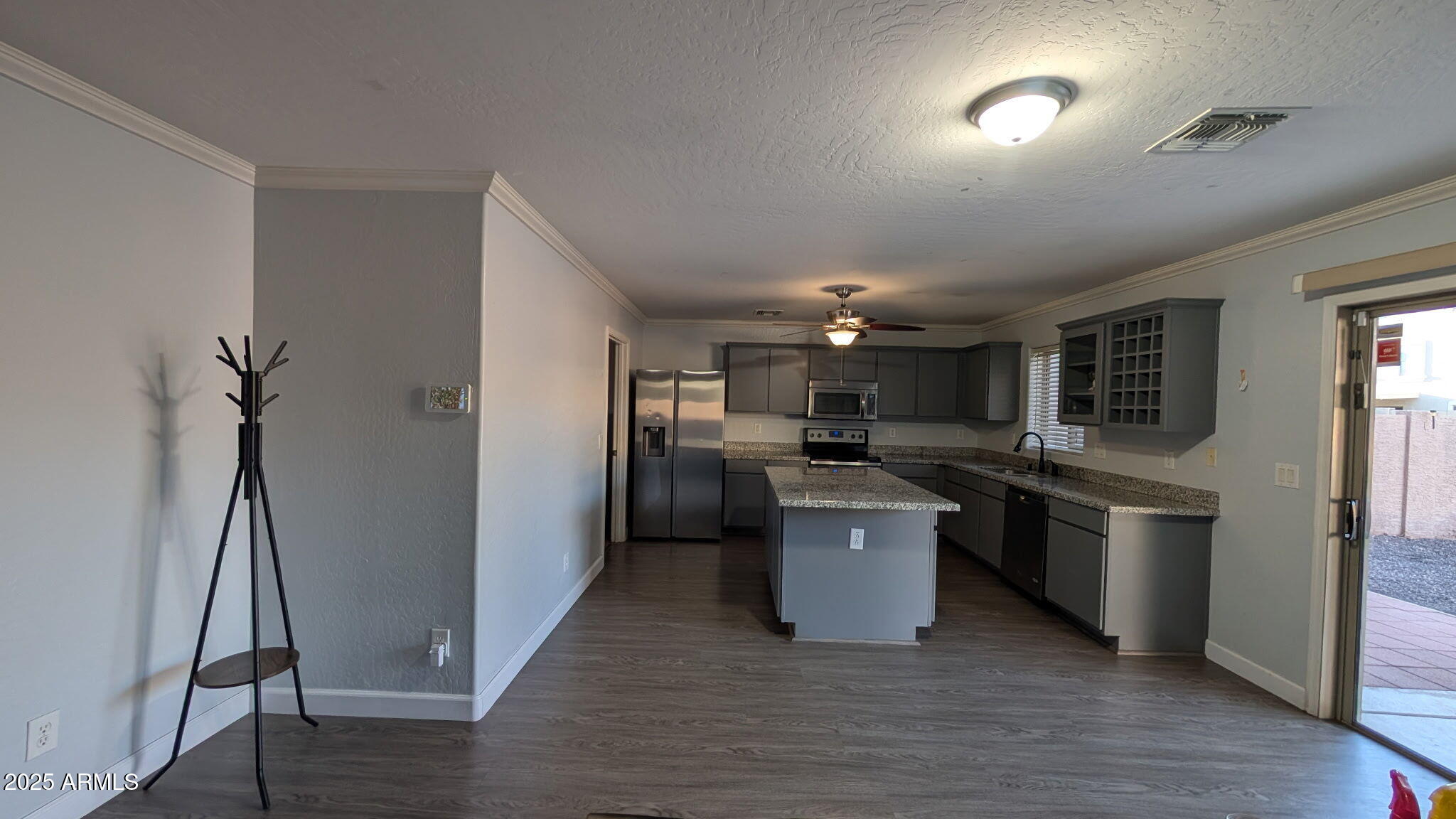 396 E MADDISON Street