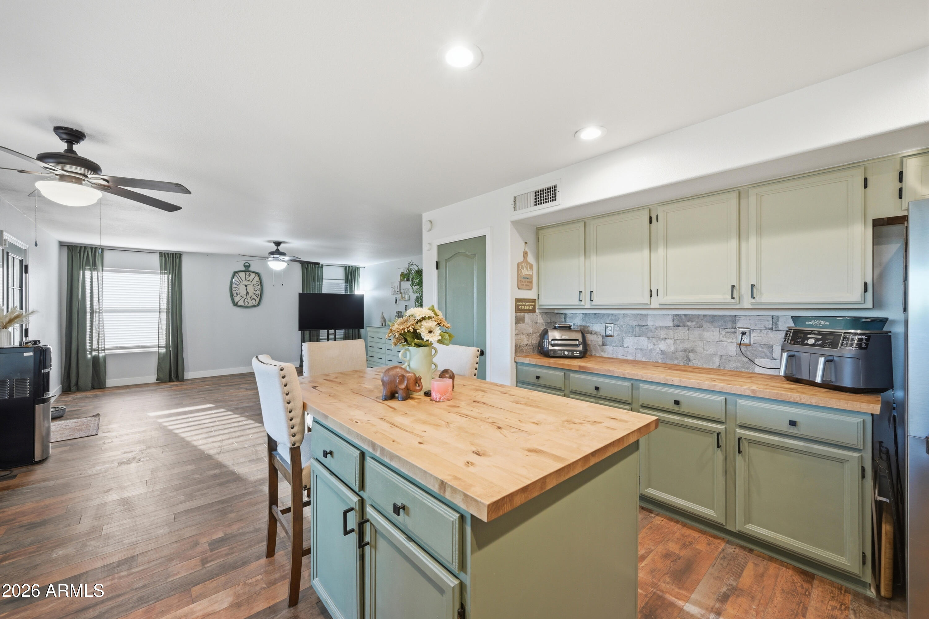 7231 E FAIRVIEW Avenue