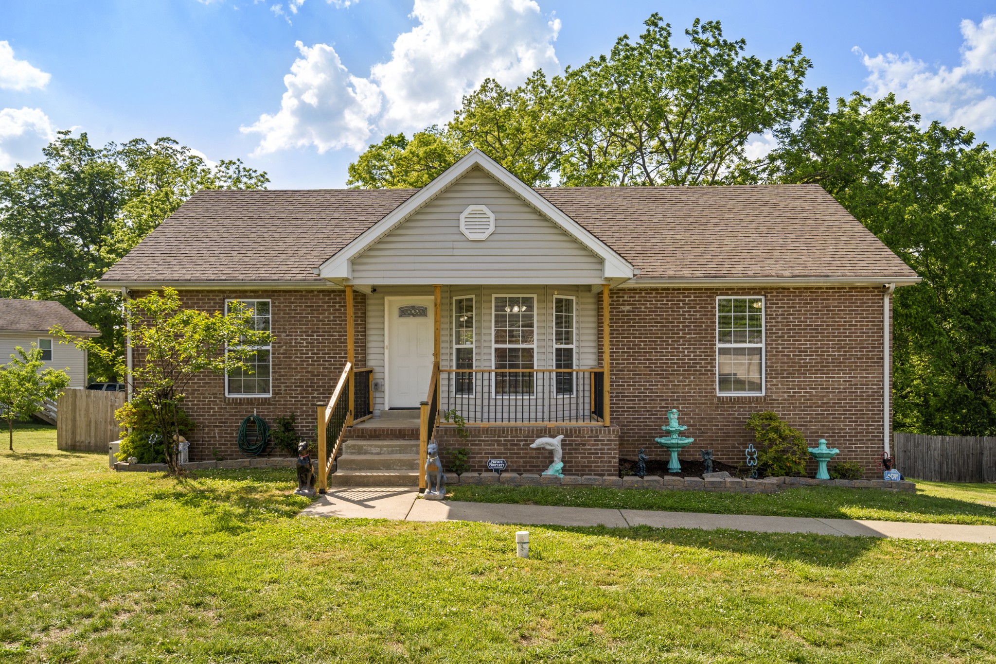 1004 Woodbrier Ln