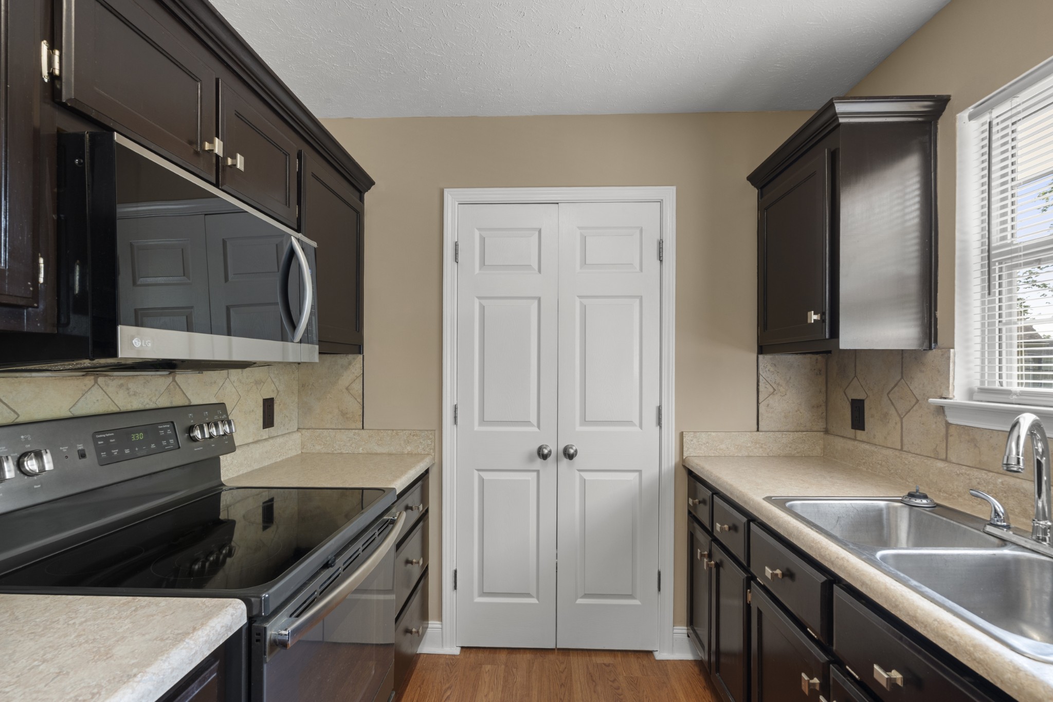 1004 Woodbrier Ln