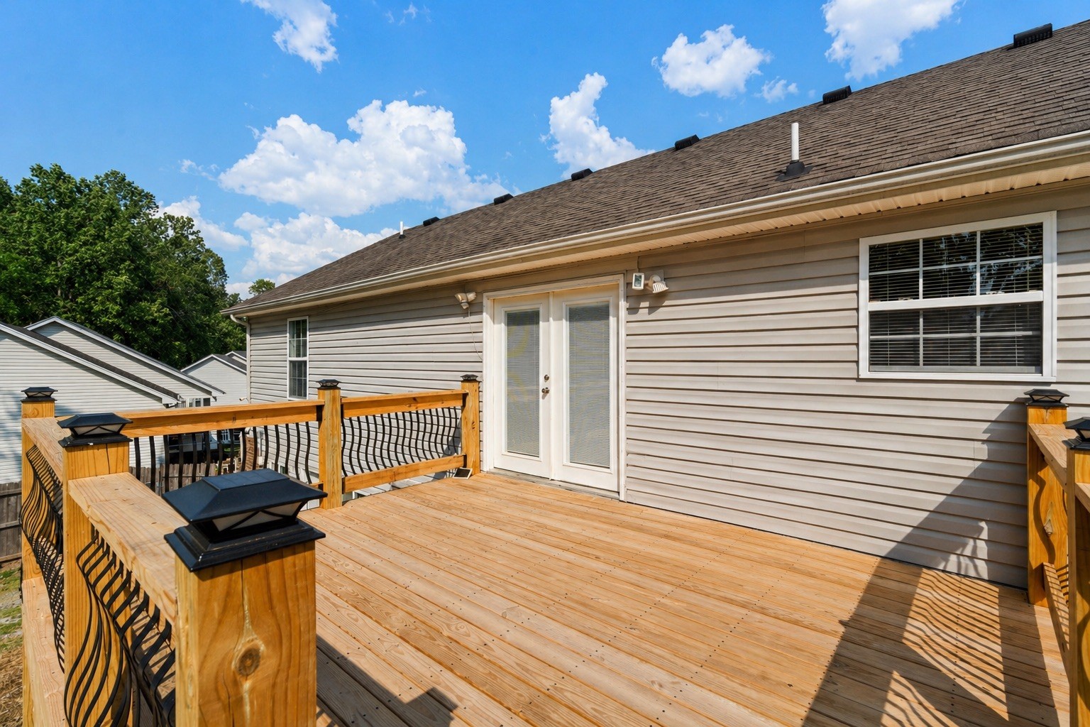 1004 Woodbrier Ln