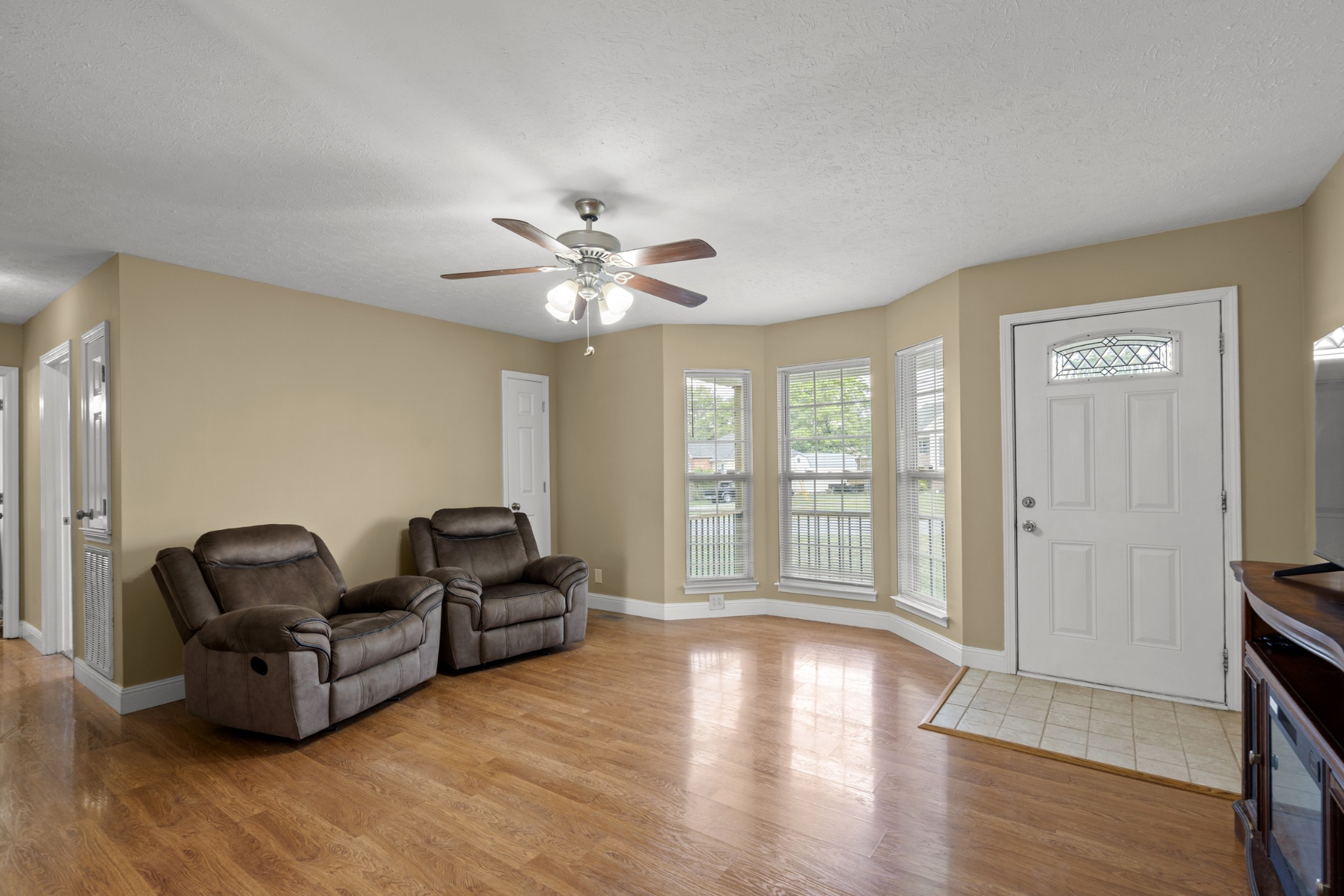 1004 Woodbrier Ln