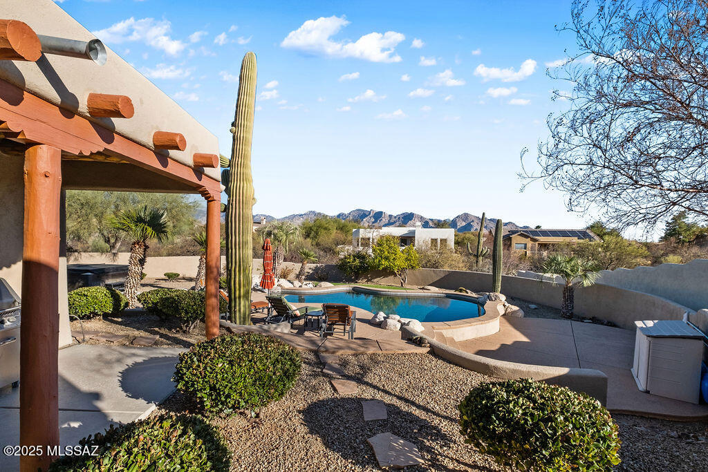 11740 N Diamond Cholla Place