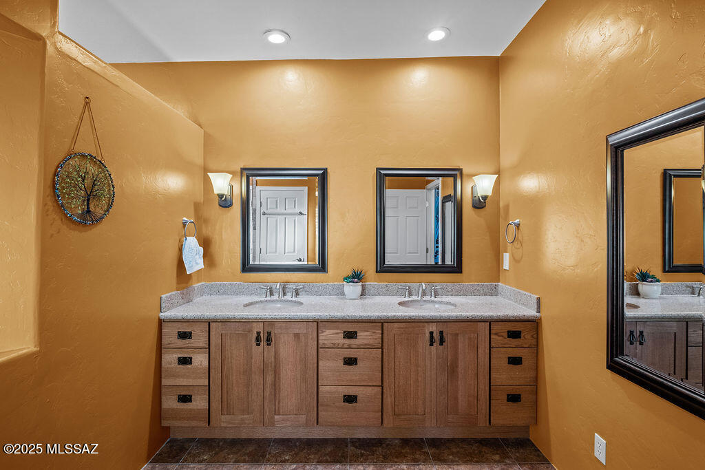 11740 N Diamond Cholla Place